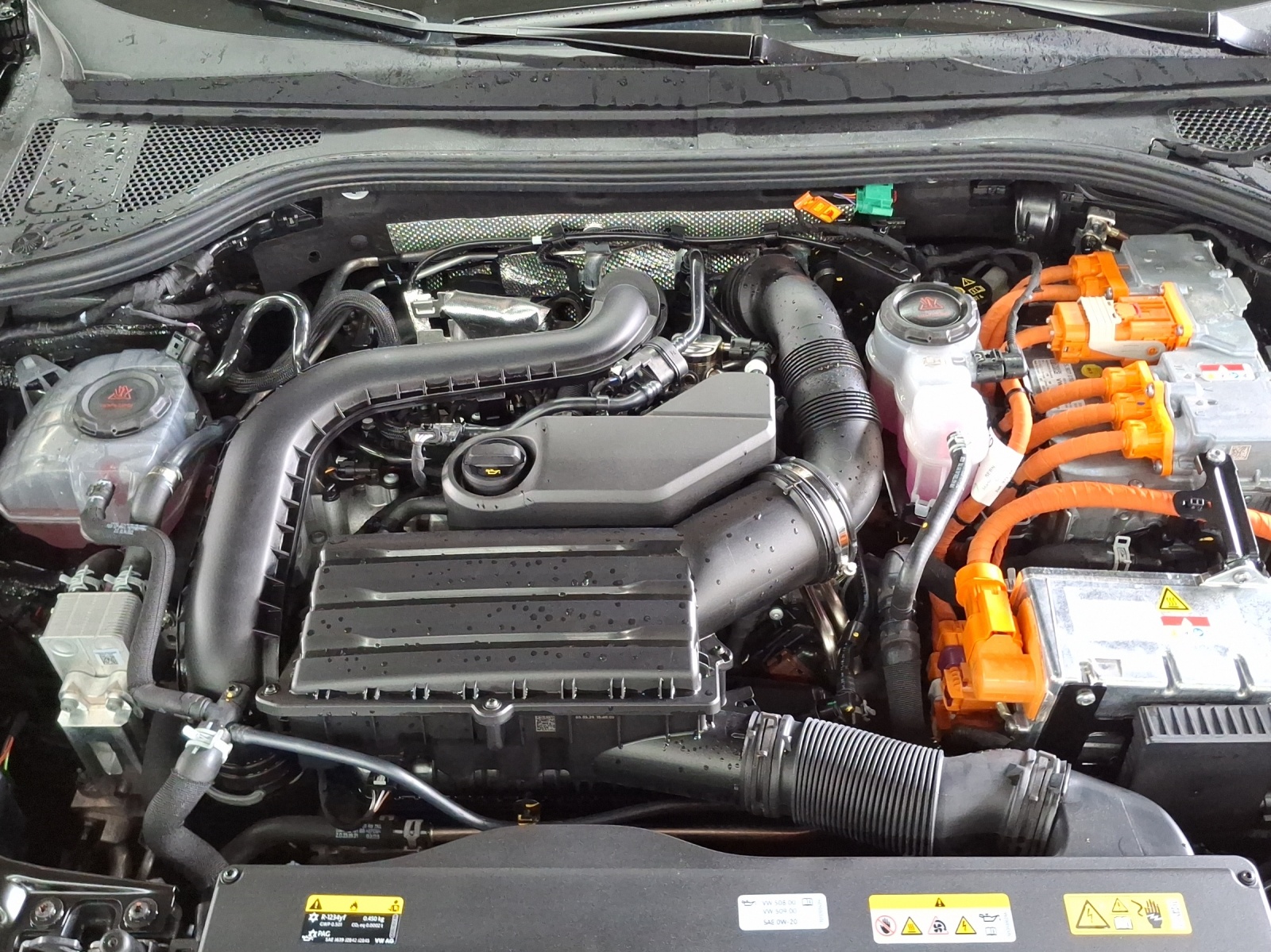 SKODA Superb Combi 1.5 TSI PHEV Selection DSG-image-16