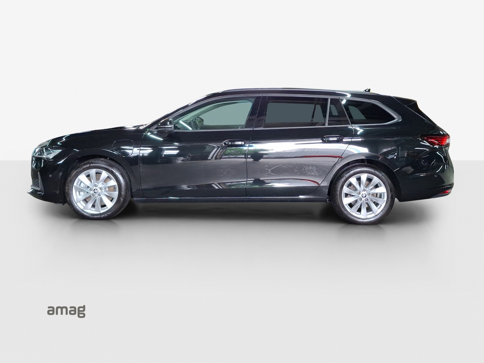 SKODA Superb Combi 1.5 TSI PHEV Selection DSG-image-1