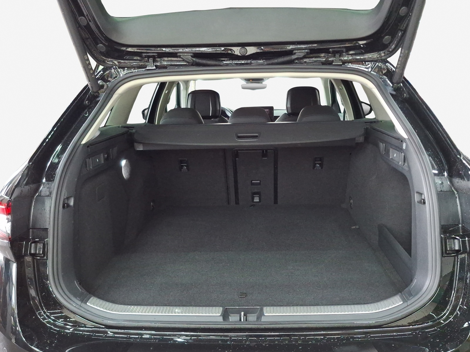 SKODA Superb Combi 1.5 TSI PHEV Selection DSG-image-13