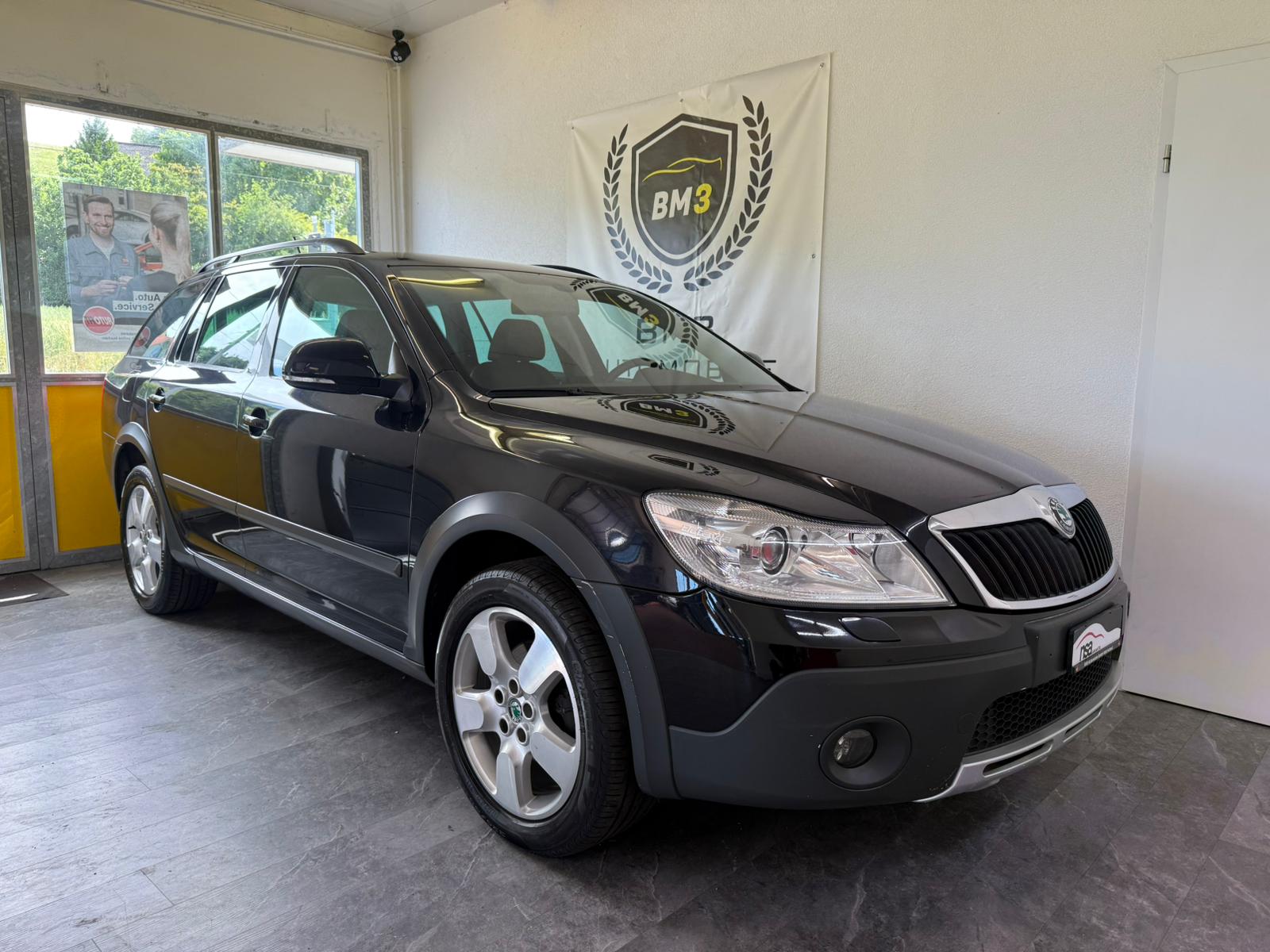 SKODA Octavia Combi 1.8 TSI Scout 4x4 + 1.5T AHK-image-4