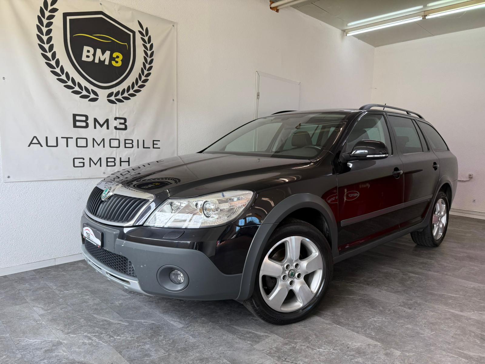SKODA Octavia Combi 1.8 TSI Scout 4x4 + 1.5T AHK-image-0