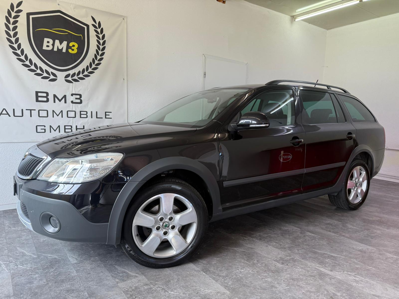 SKODA Octavia Combi 1.8 TSI Scout 4x4 + 1.5T AHK-image-1