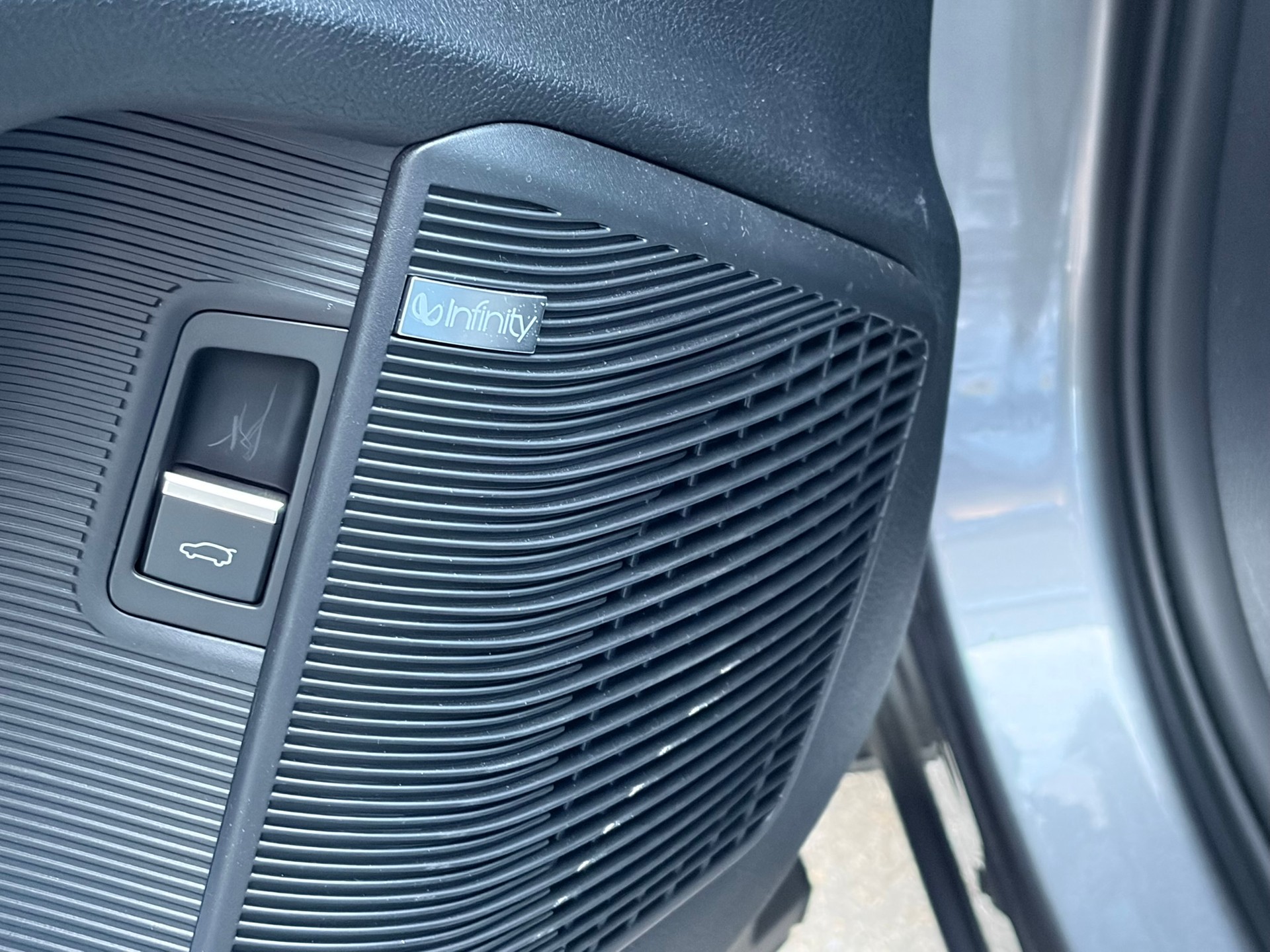 BYD Seal U DM-i Design AWD-image-10