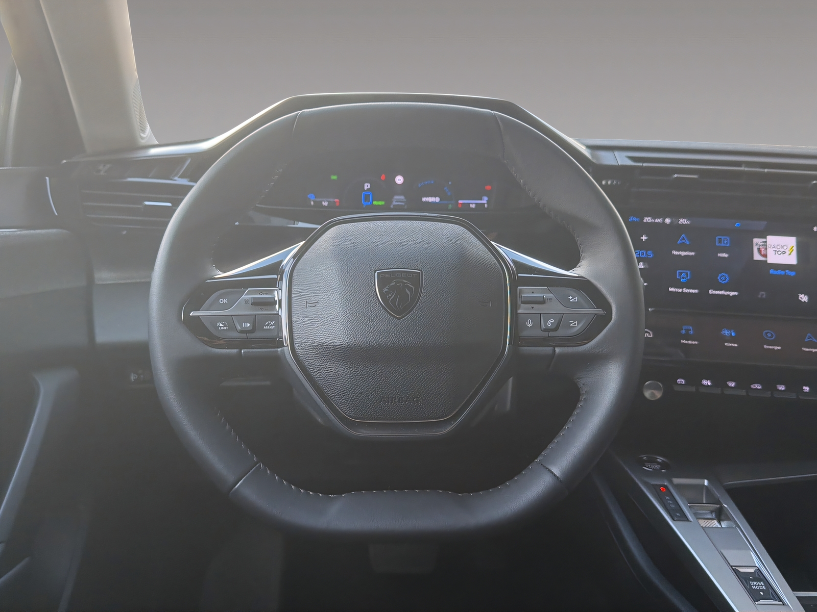 PEUGEOT 308 1.6 PHEV 180 Allure-image-8