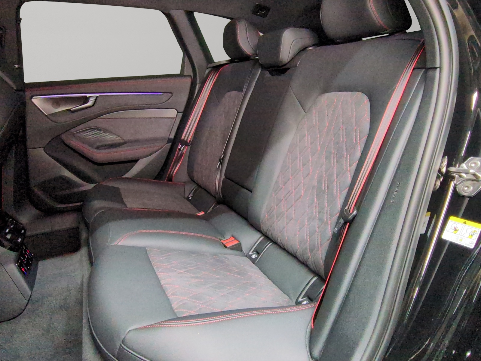 AUDI A6 Avant TFSI quattro 270 kW S tronic-image-8