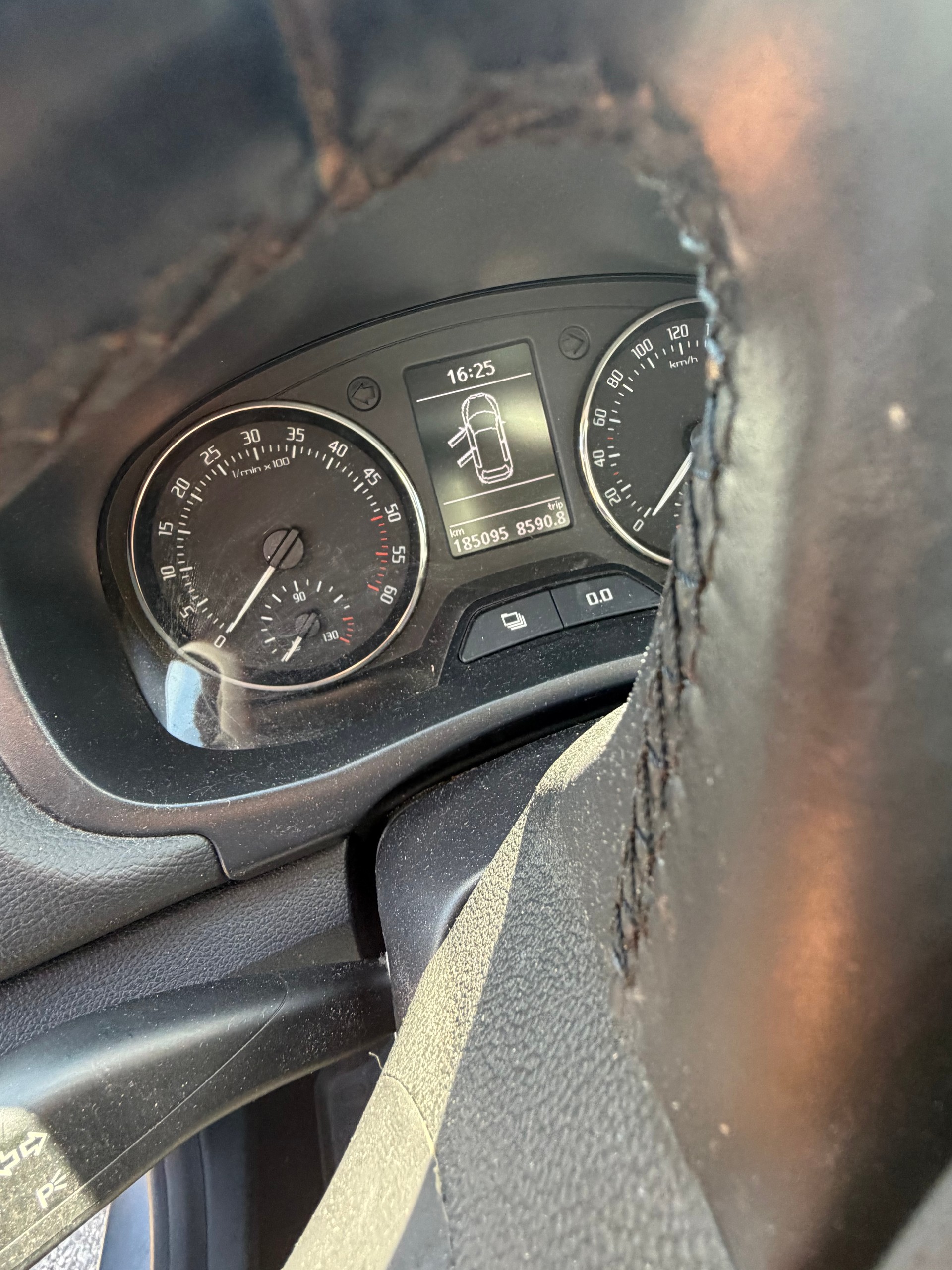 SKODA Roomster 1.2 TDI Ambition-image-9