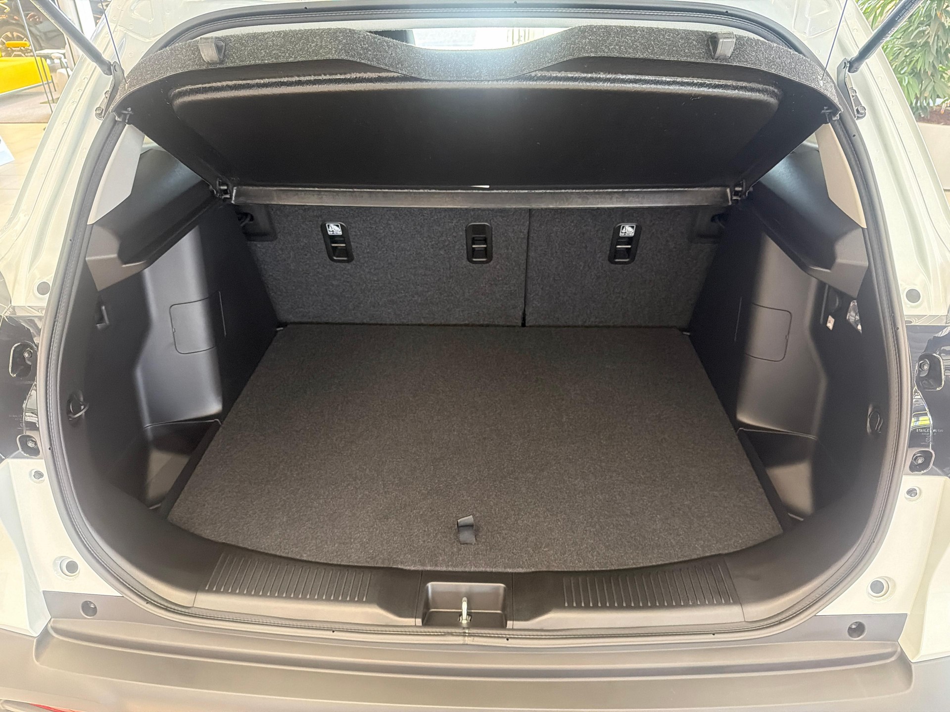 SUZUKI S-Cross 1.4 T Sakura Top Hybrid 4x4-image-11