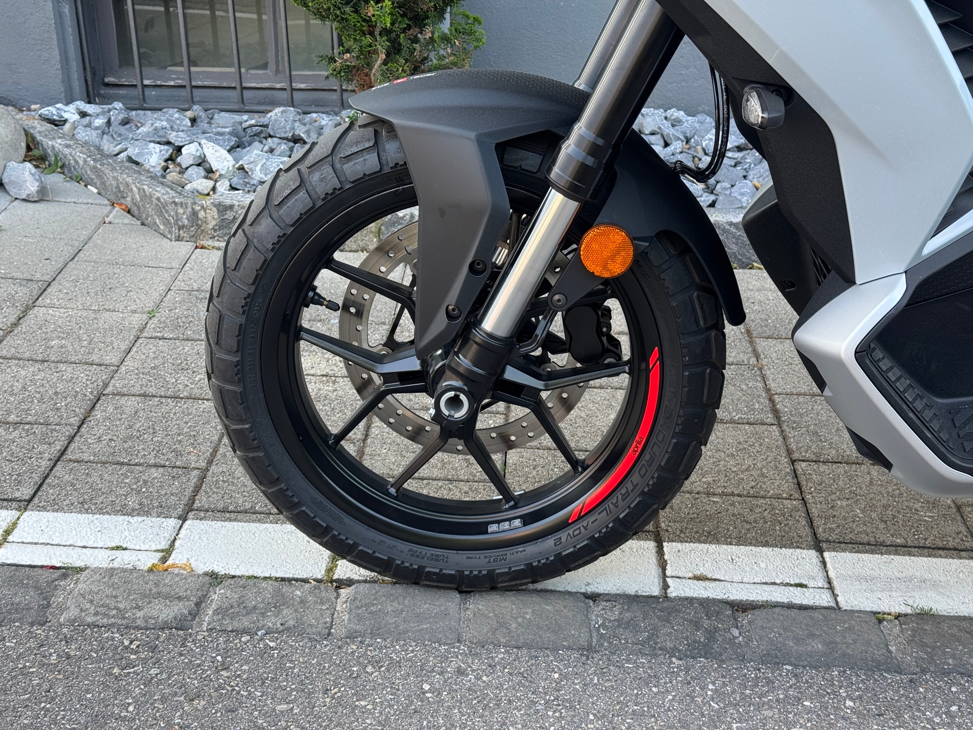 APRILIA SR-showroom-element-3