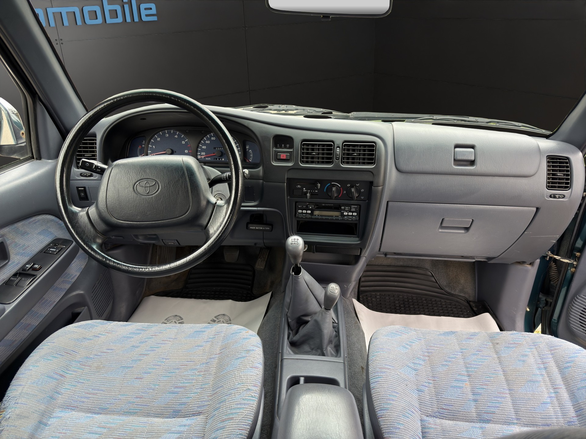 TOYOTA Hilux RZN 173 X-TRA Cab SR5-image-9