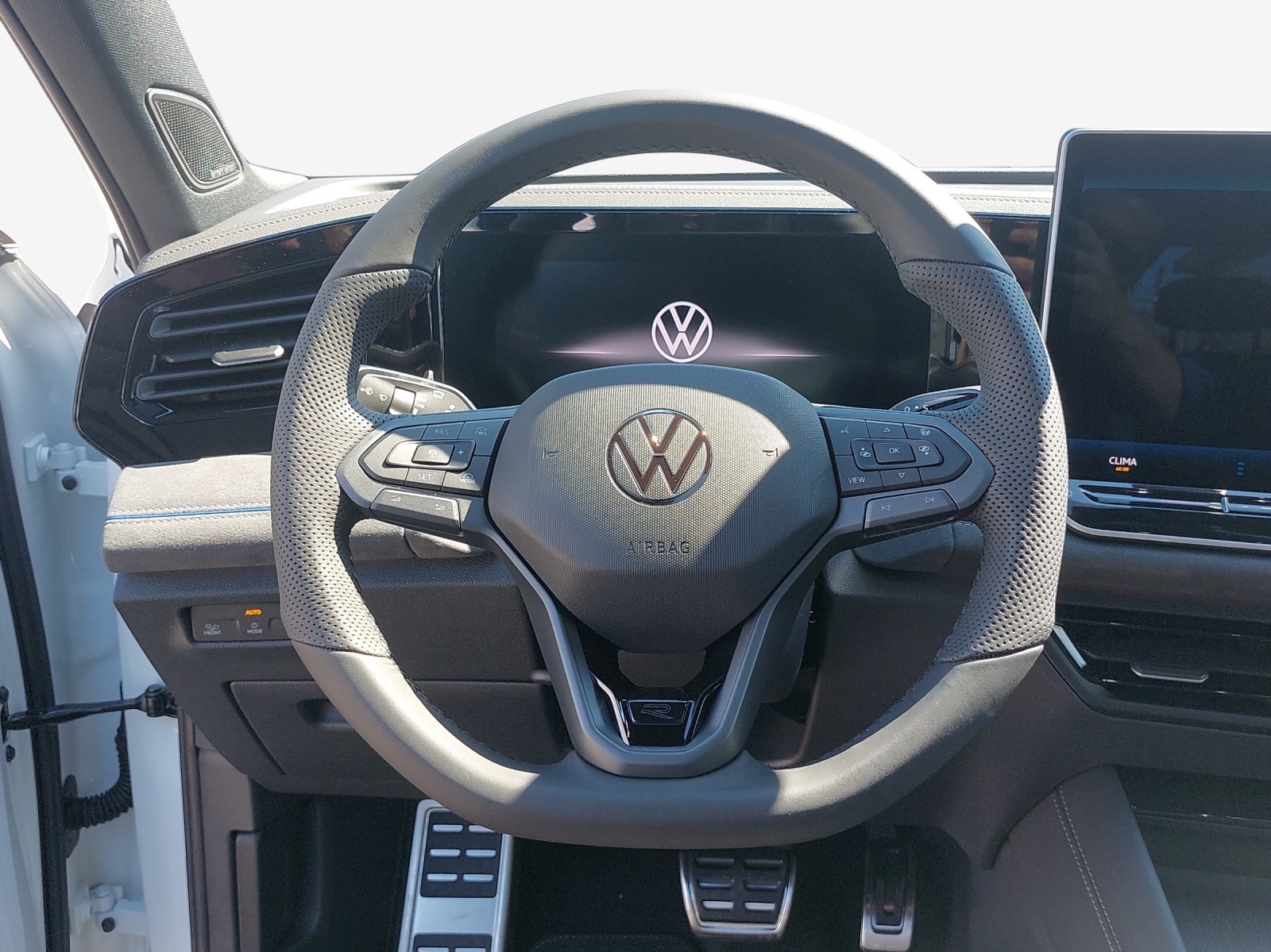 VW Tiguan 2.0 TSI DSG R-Line Plus 4Motion-image-9