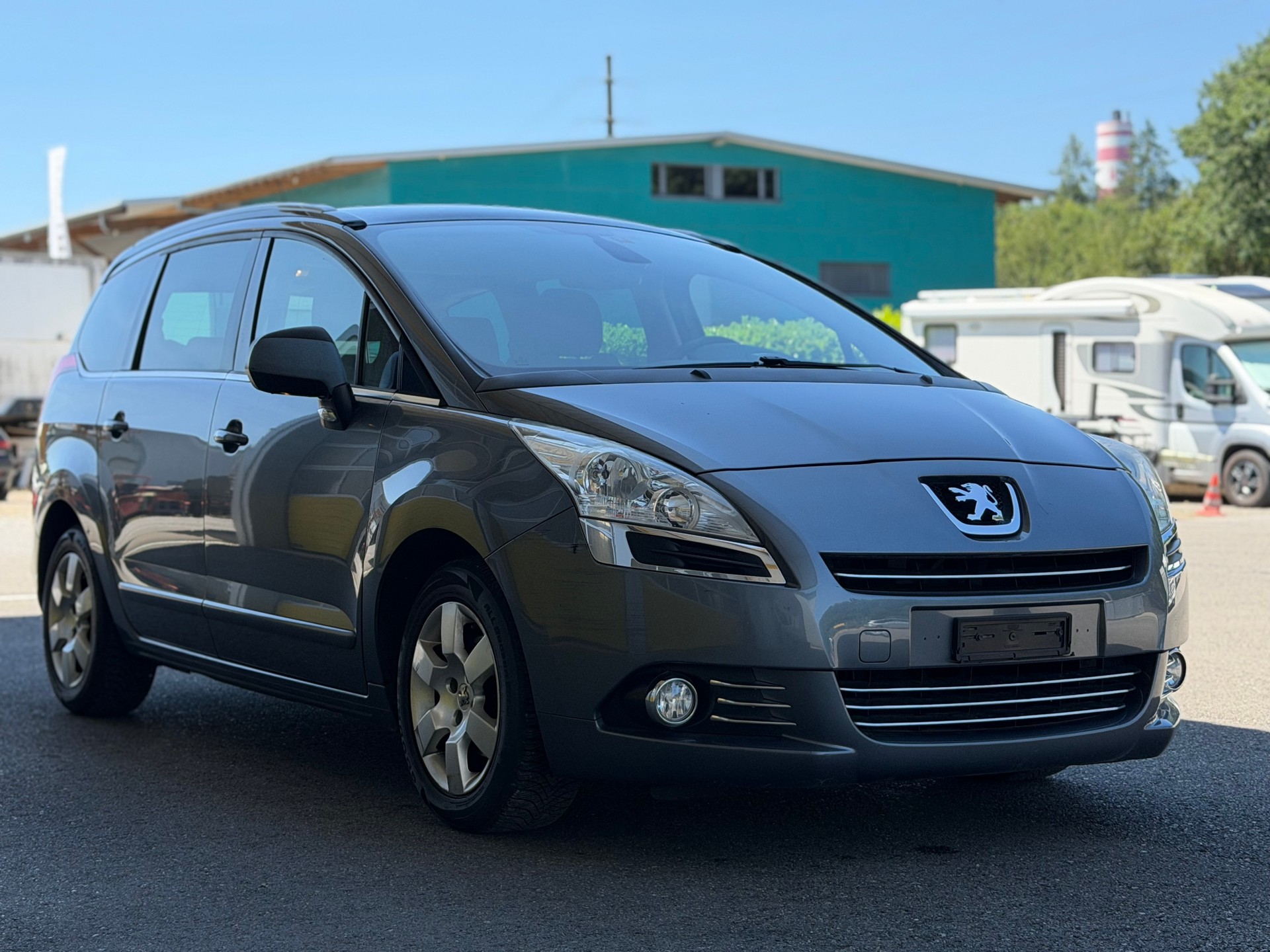 PEUGEOT 5008 1.6 HDI Business EGS6-image-0