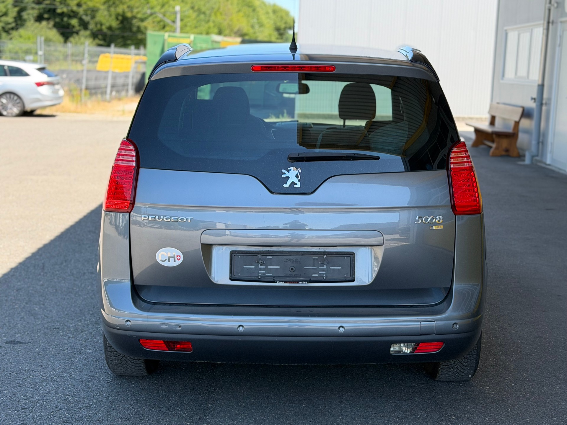 PEUGEOT 5008 1.6 HDI Business EGS6-image-5