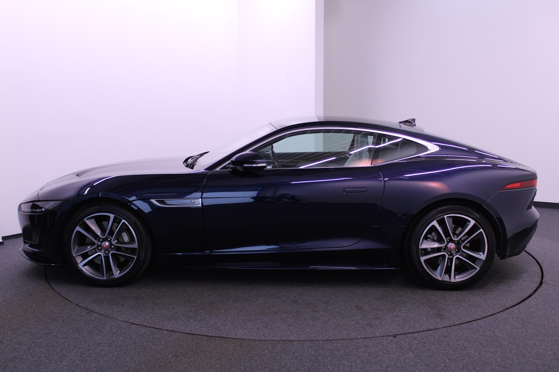 JAGUAR F-Type Coupé 2.0 R-Dynamic *LEASING 1.99%*-image-1