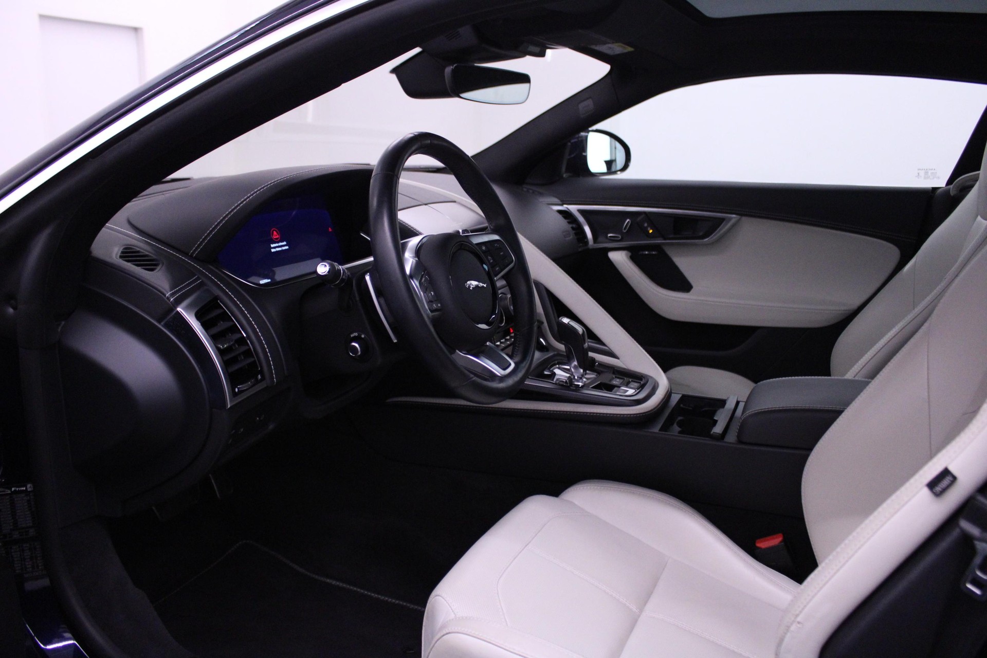 JAGUAR F-Type Coupé 2.0 R-Dynamic *LEASING 1.99%*-showroom-element-3