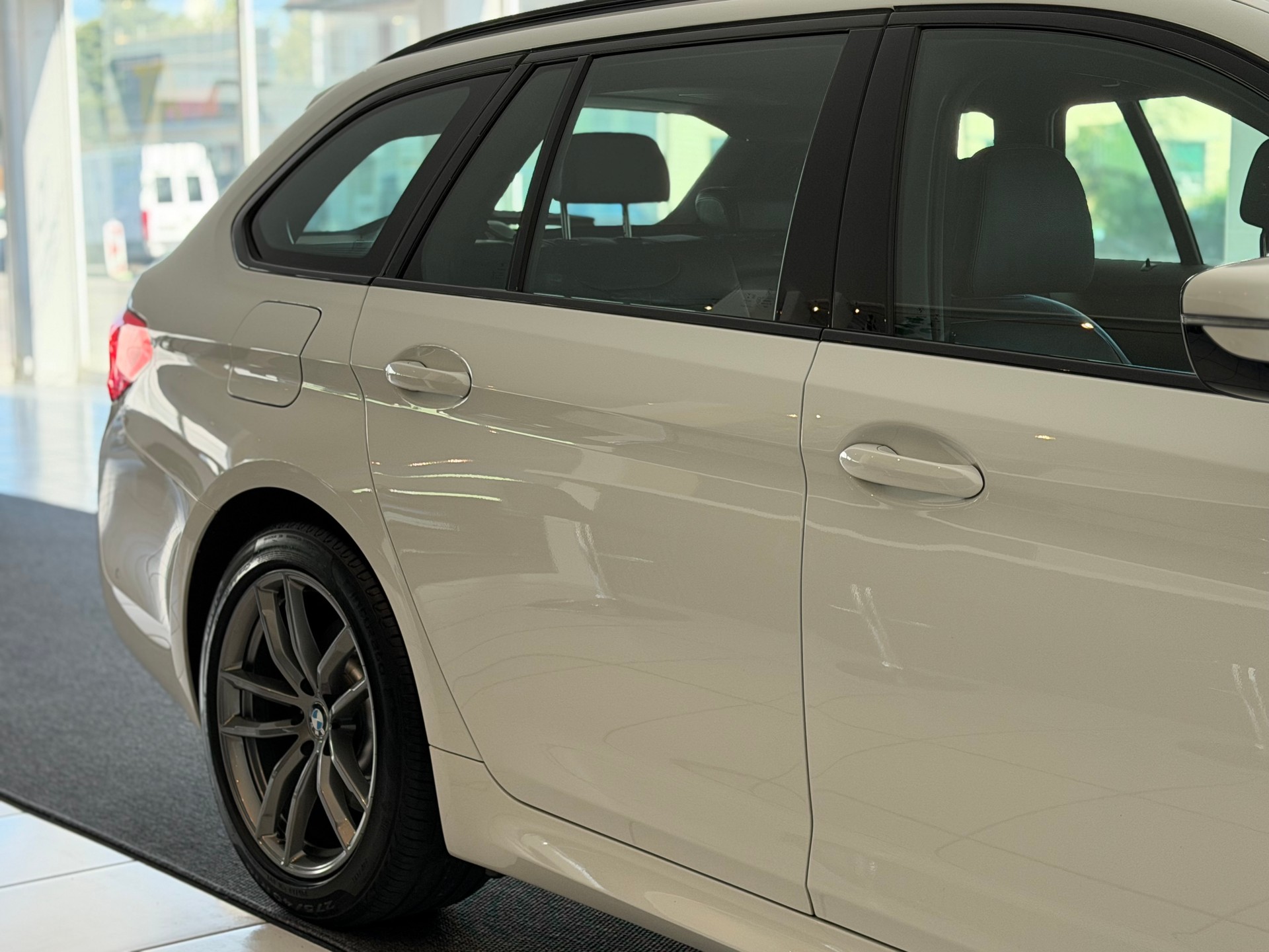 BMW 520d xDrive M Sport Touring Steptronic **Frisch ab MFK**-image-5