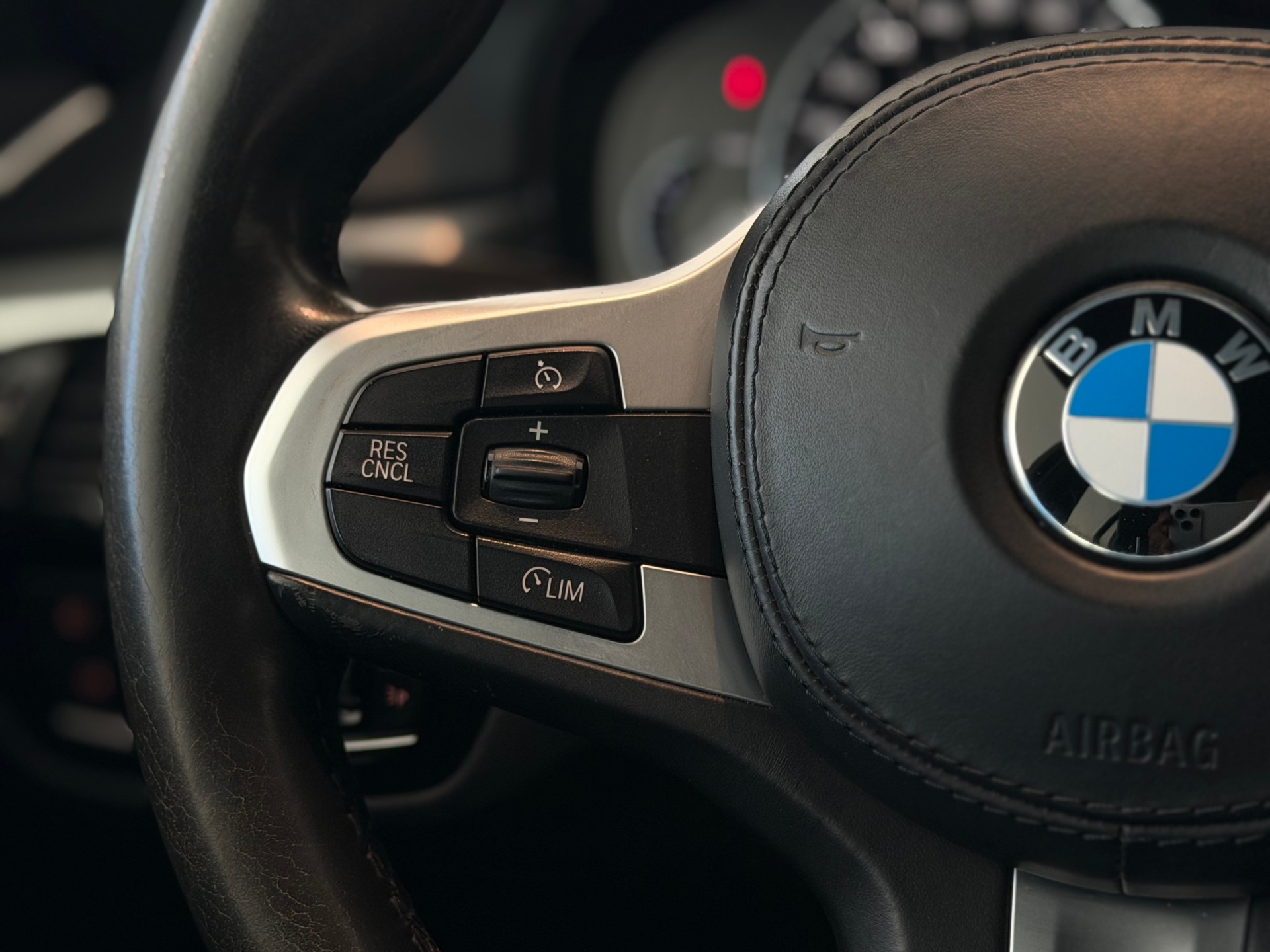 BMW 520d xDrive M Sport Touring Steptronic **Frisch ab MFK**-image-17