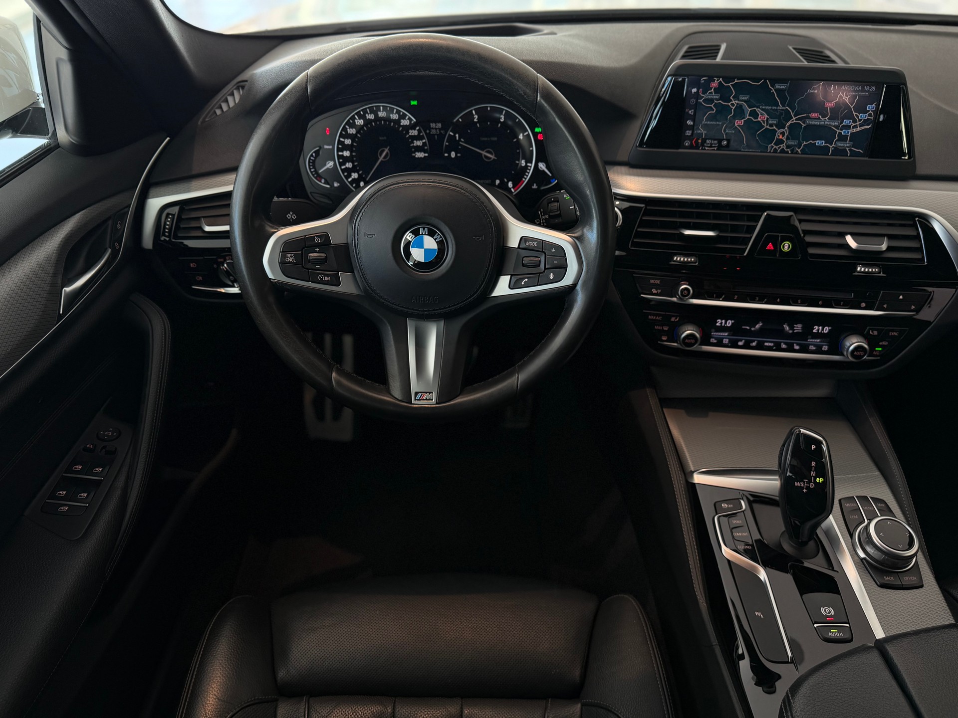 BMW 520d xDrive M Sport Touring Steptronic **Frisch ab MFK**-image-14