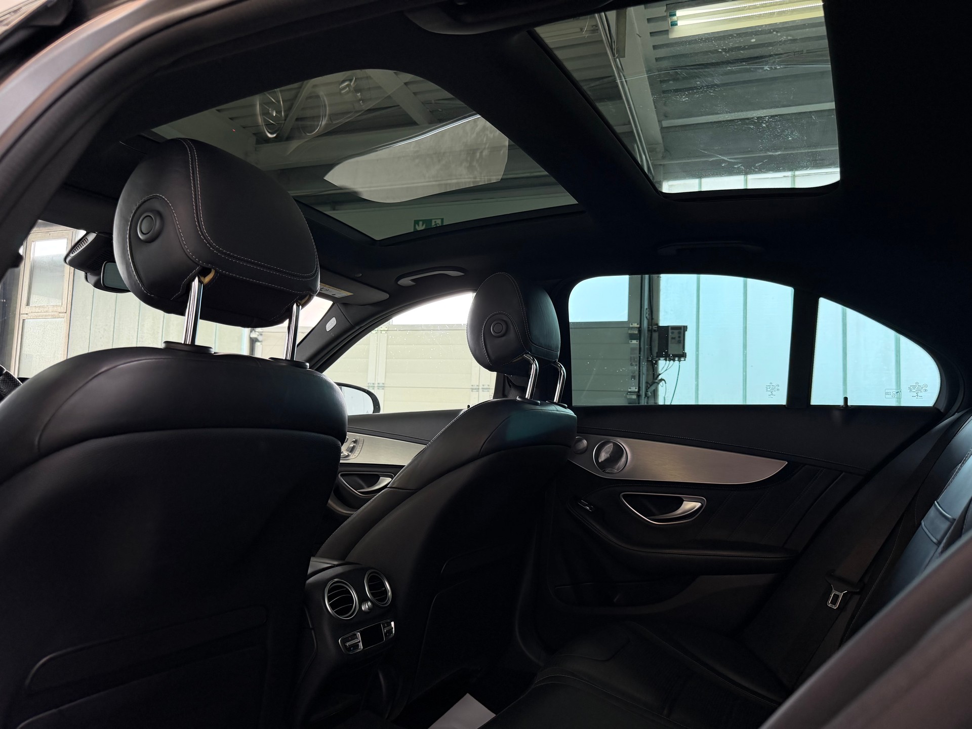 MERCEDES-BENZ C 63 AMG Speedshift | Frisch MFK | Multibeam LED | Burmester | Pano Dach-image-15