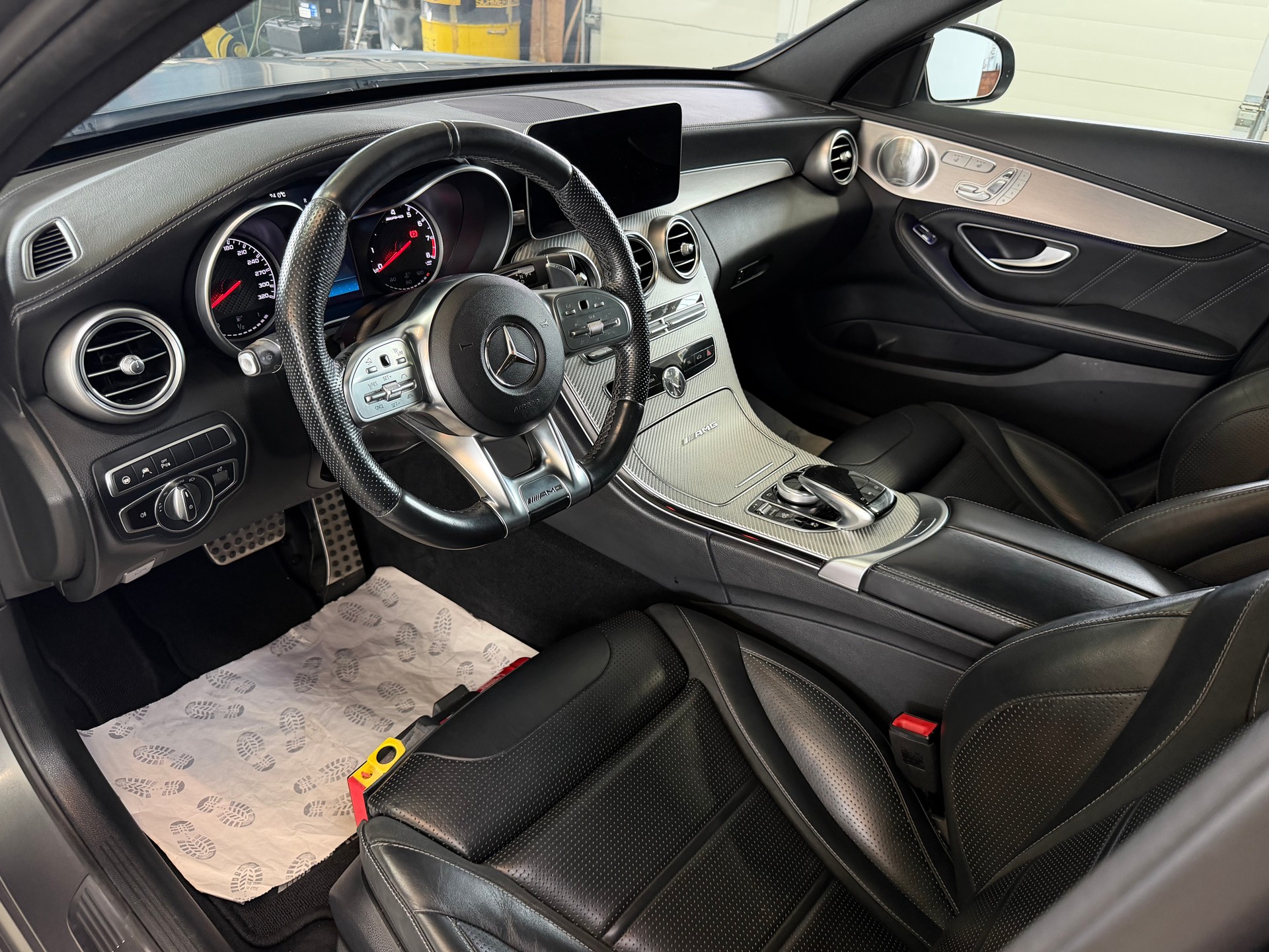 MERCEDES-BENZ C 63 AMG Speedshift | Frisch MFK | Multibeam LED | Burmester | Pano Dach-image-10