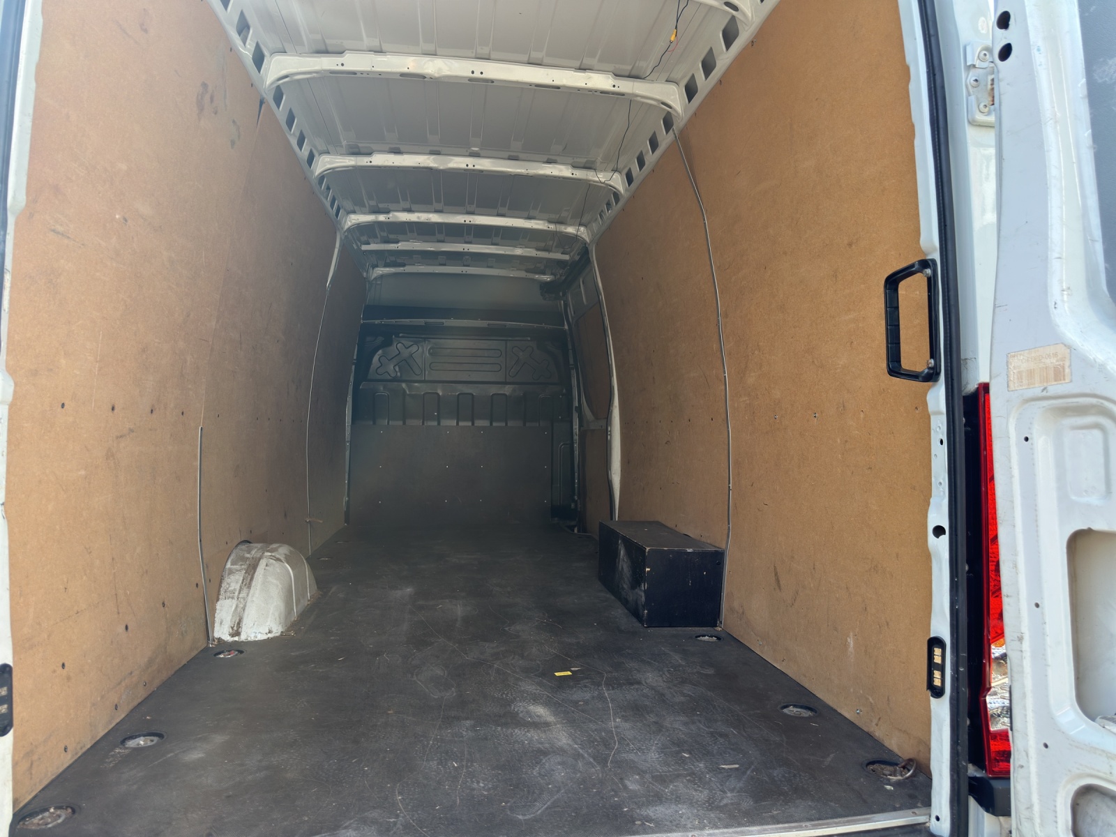 IVECO 35S14V Daily-image-21