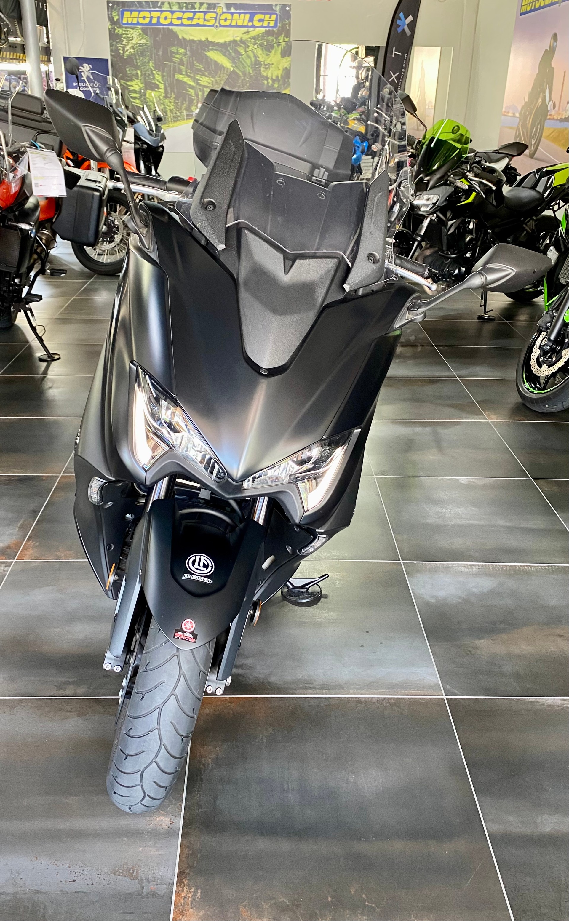 YAMAHA T-MAX XP 560-image-1