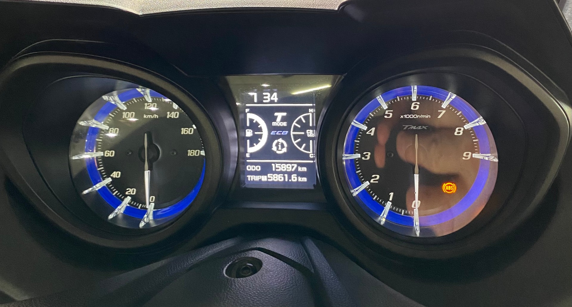 YAMAHA T-MAX XP 560-image-4