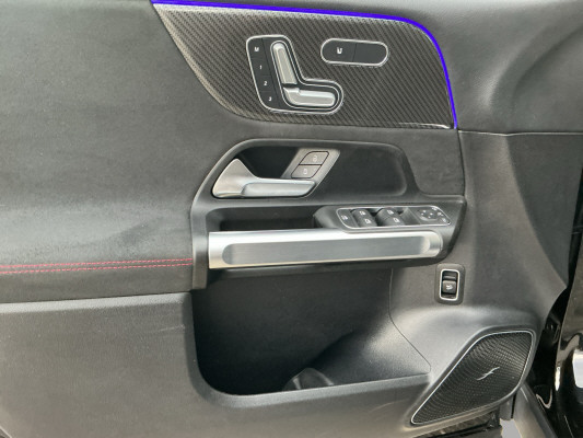 MERCEDES-BENZ GLB 220 d AMG Line 4 MAT.-image-9