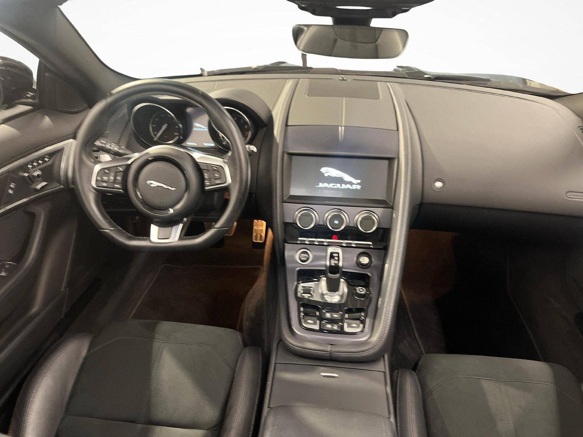JAGUAR F-Type Convertible 2.0 R-Dynamic-image-8