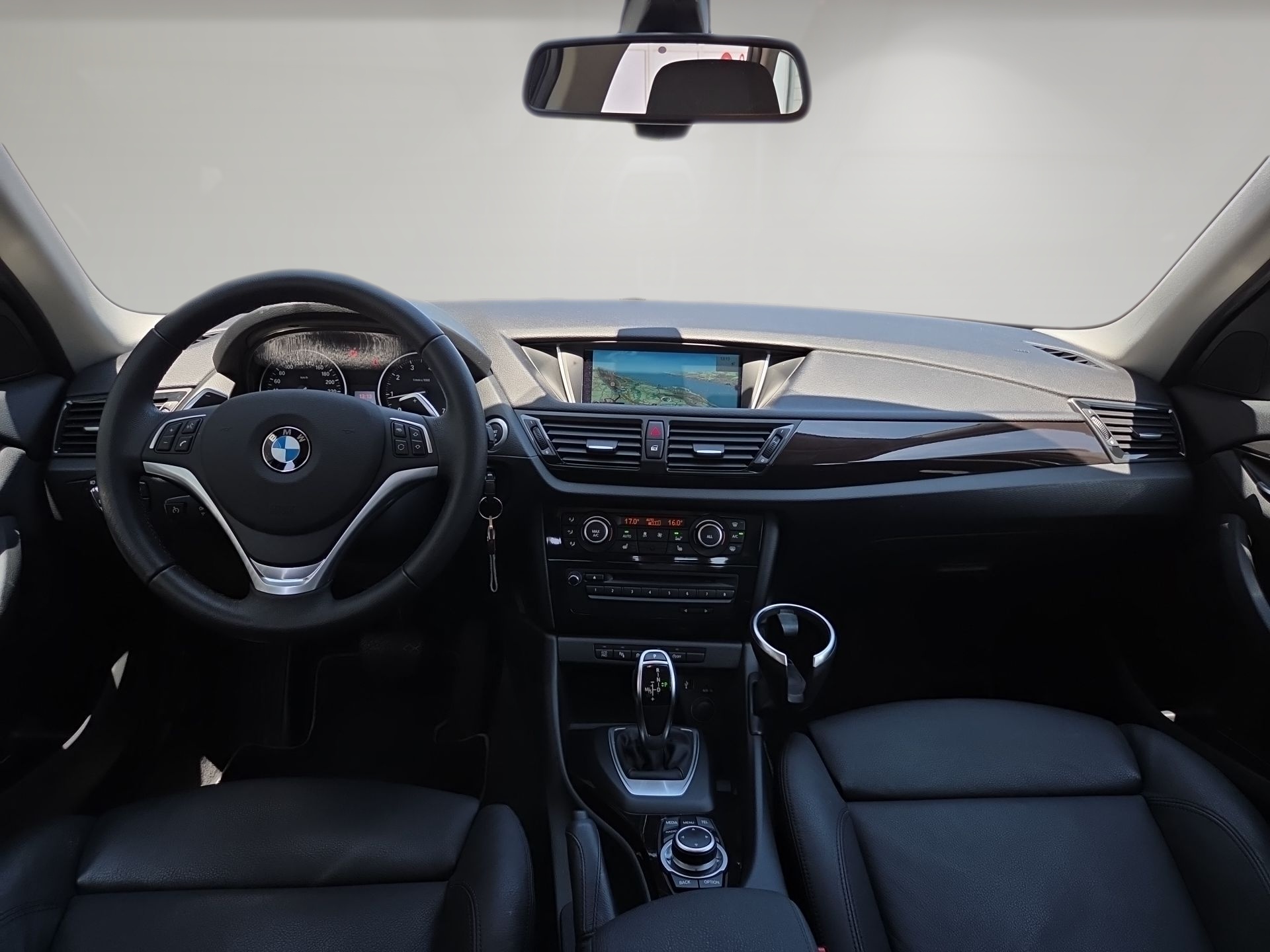 BMW X1 xDrive 20i Steptronic-image-5