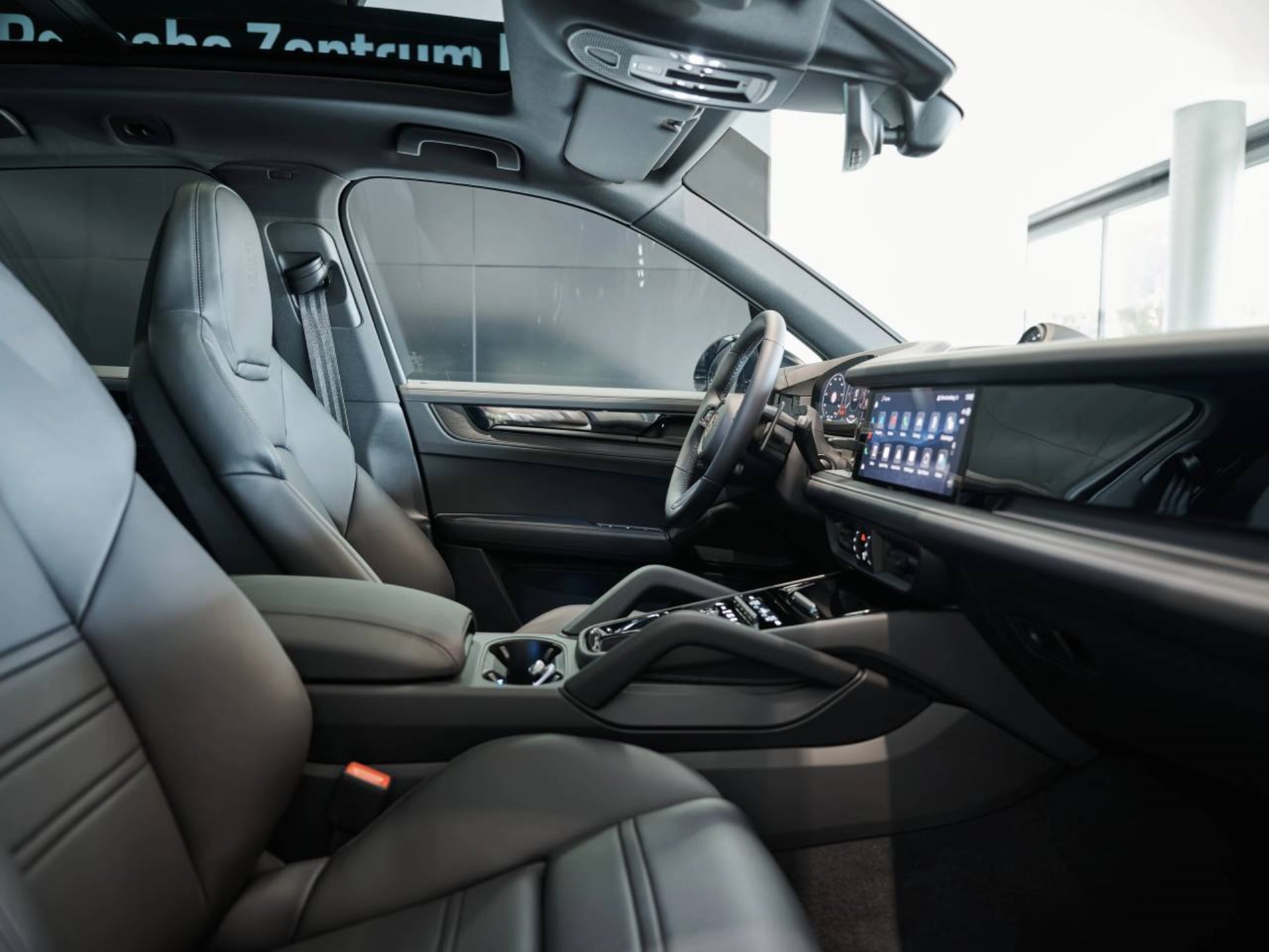 PORSCHE Cayenne Black Edition-image-16