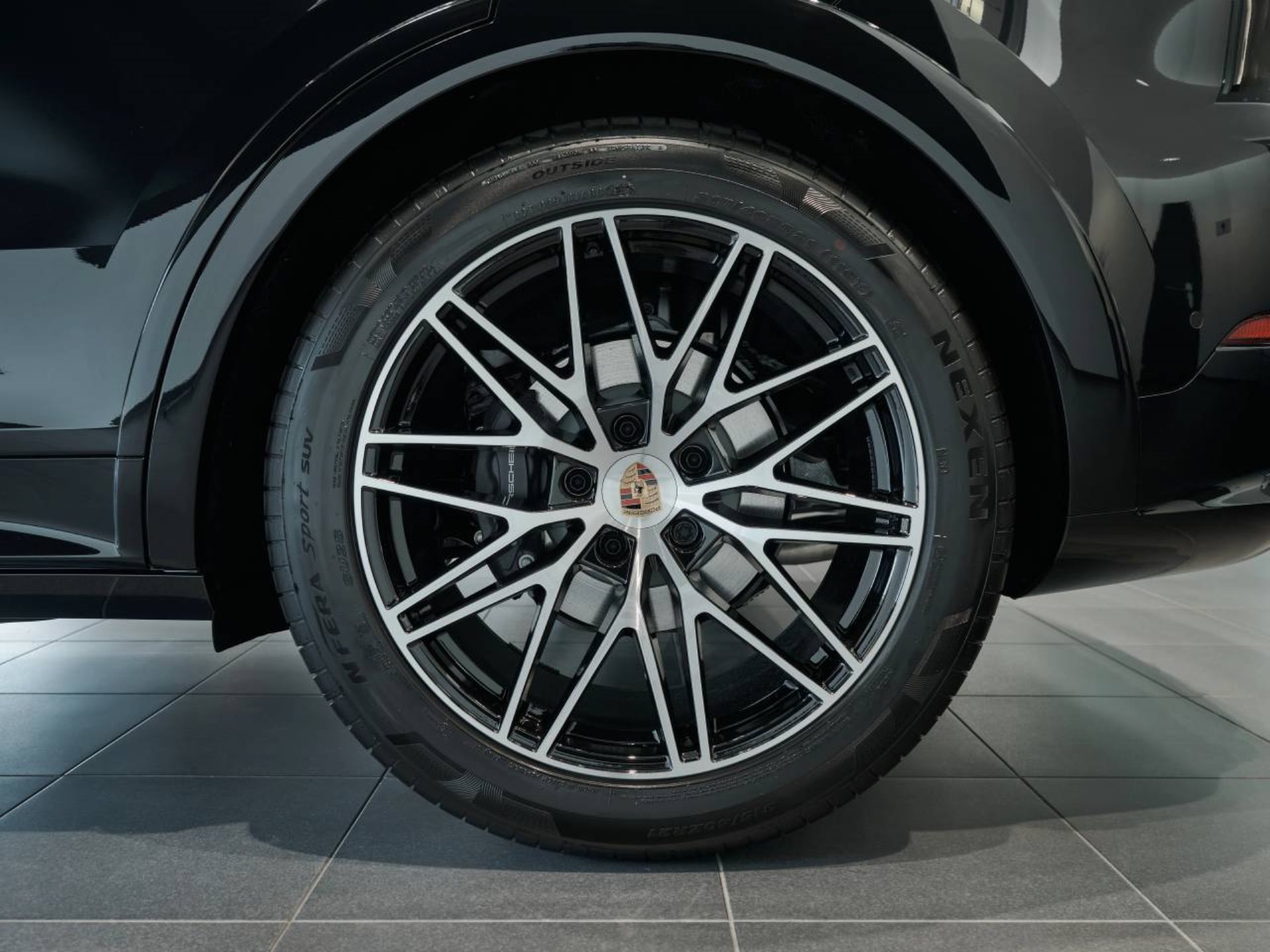 PORSCHE Cayenne Black Edition-image-31