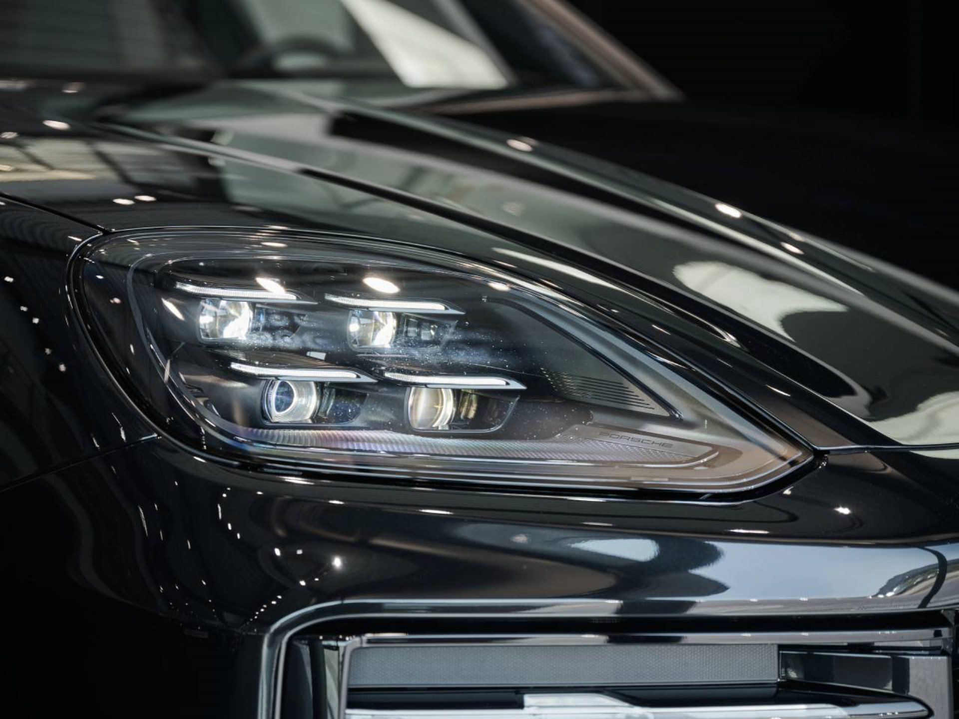PORSCHE Cayenne Black Edition-image-22