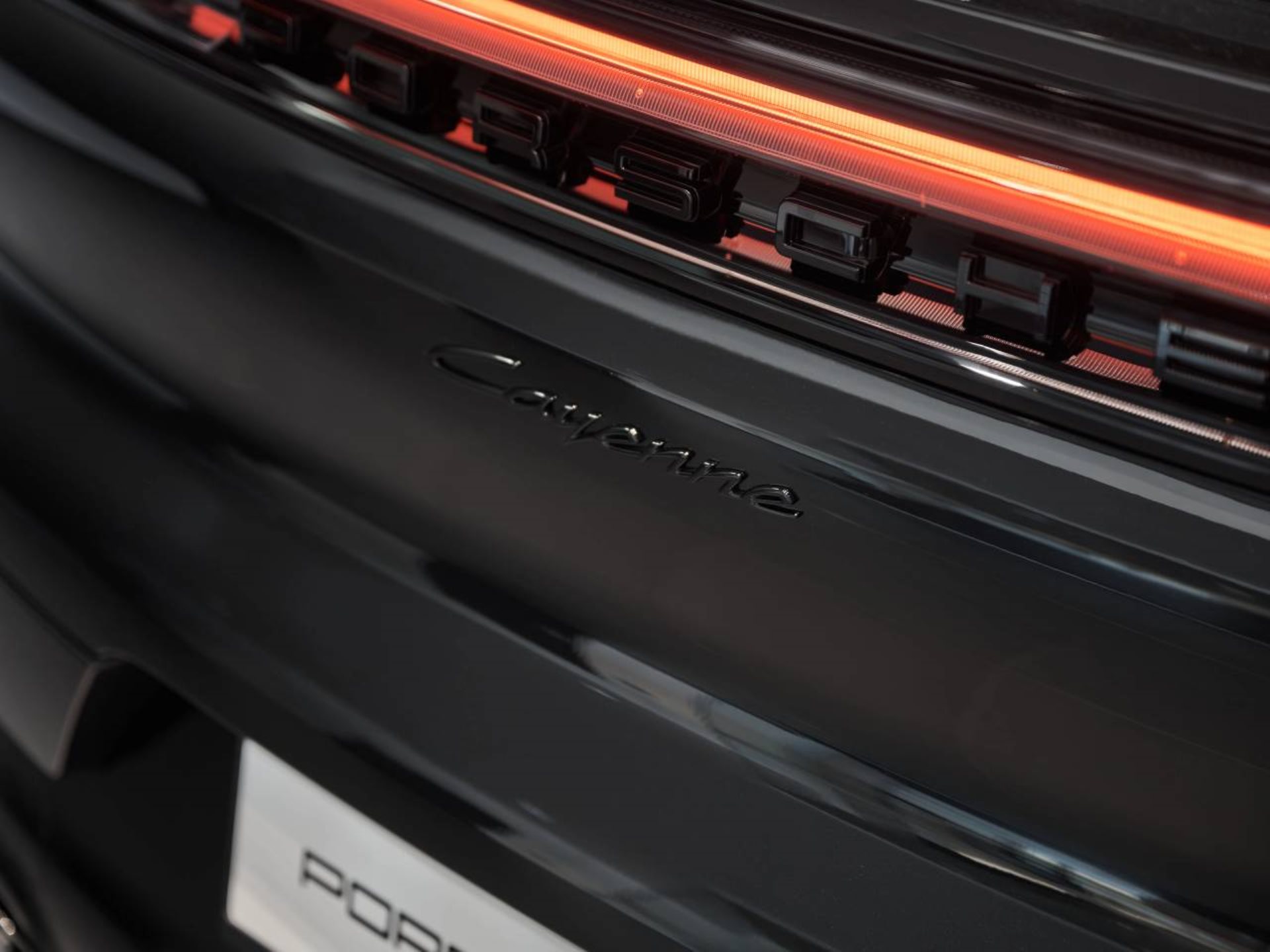 PORSCHE Cayenne Black Edition-image-25