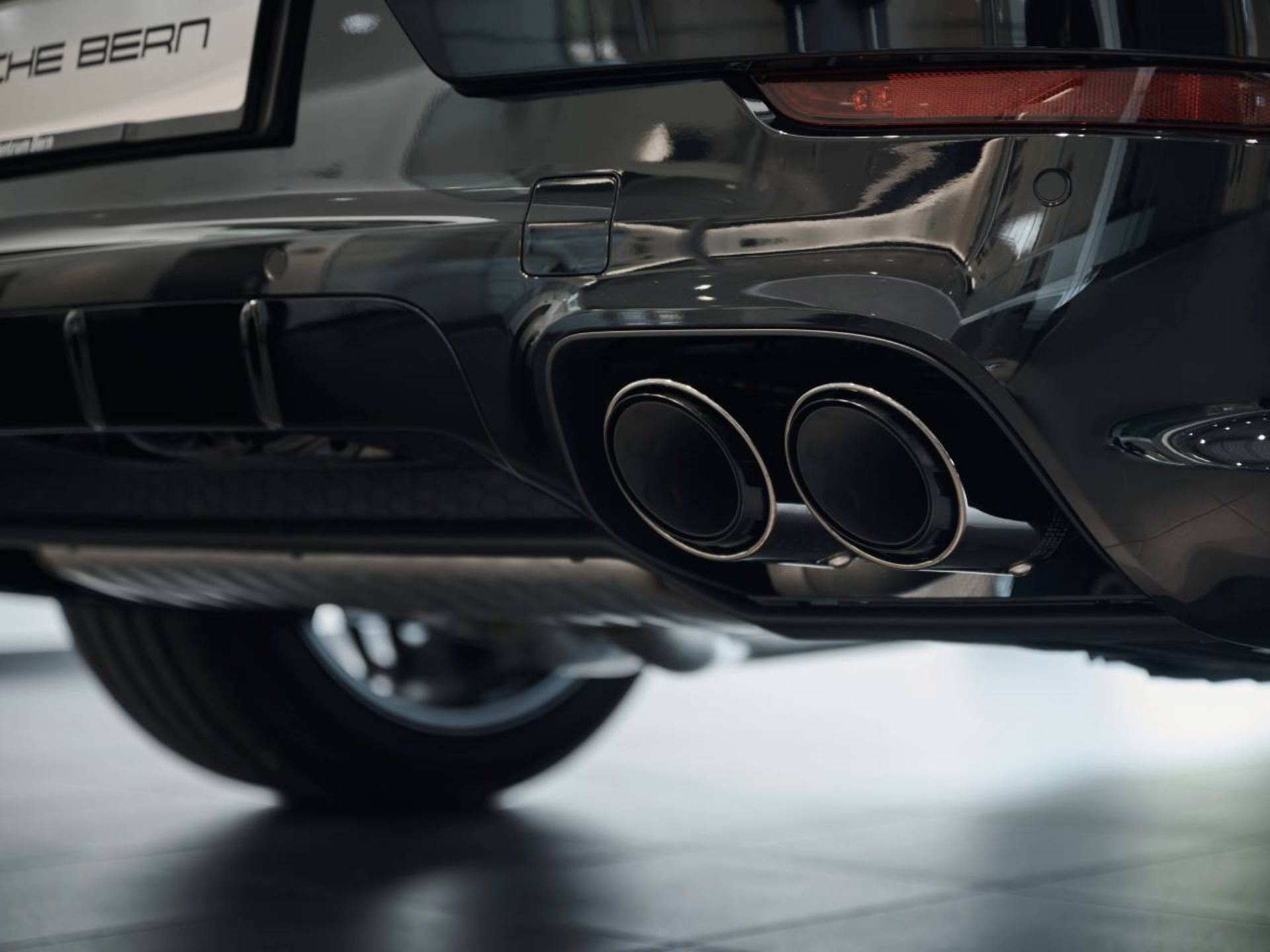 PORSCHE Cayenne Black Edition-image-27