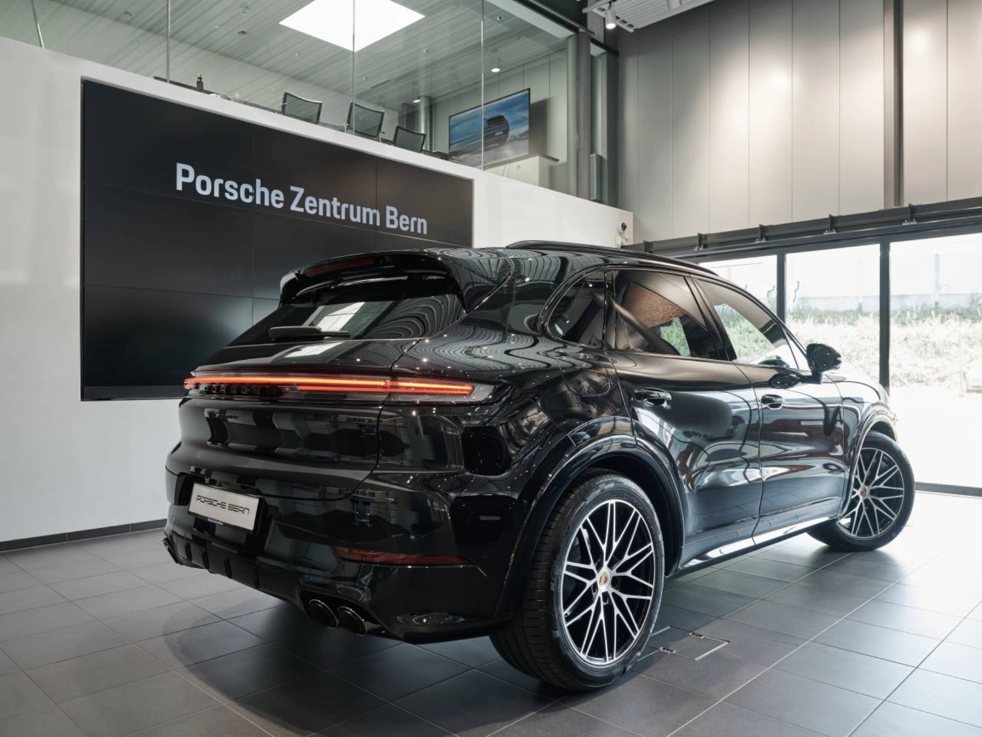 PORSCHE Cayenne Black Edition-image-2