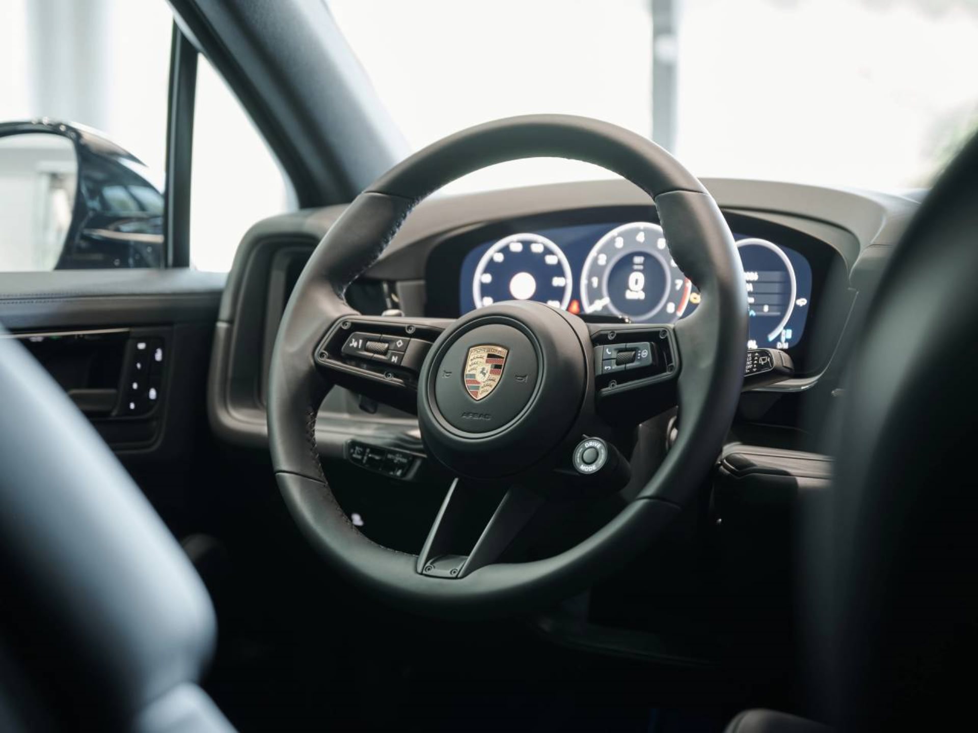 PORSCHE Cayenne Black Edition-image-14