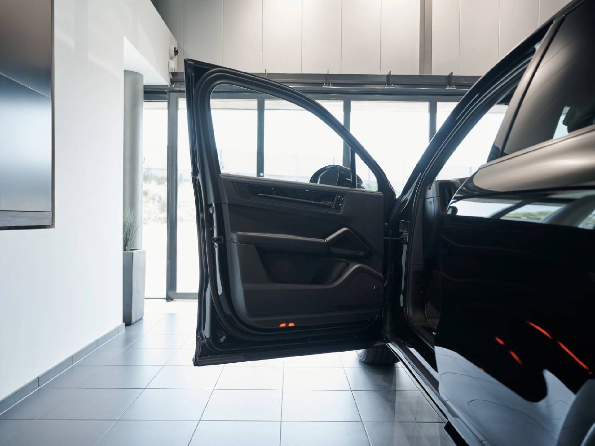 PORSCHE Cayenne Black Edition-image-18