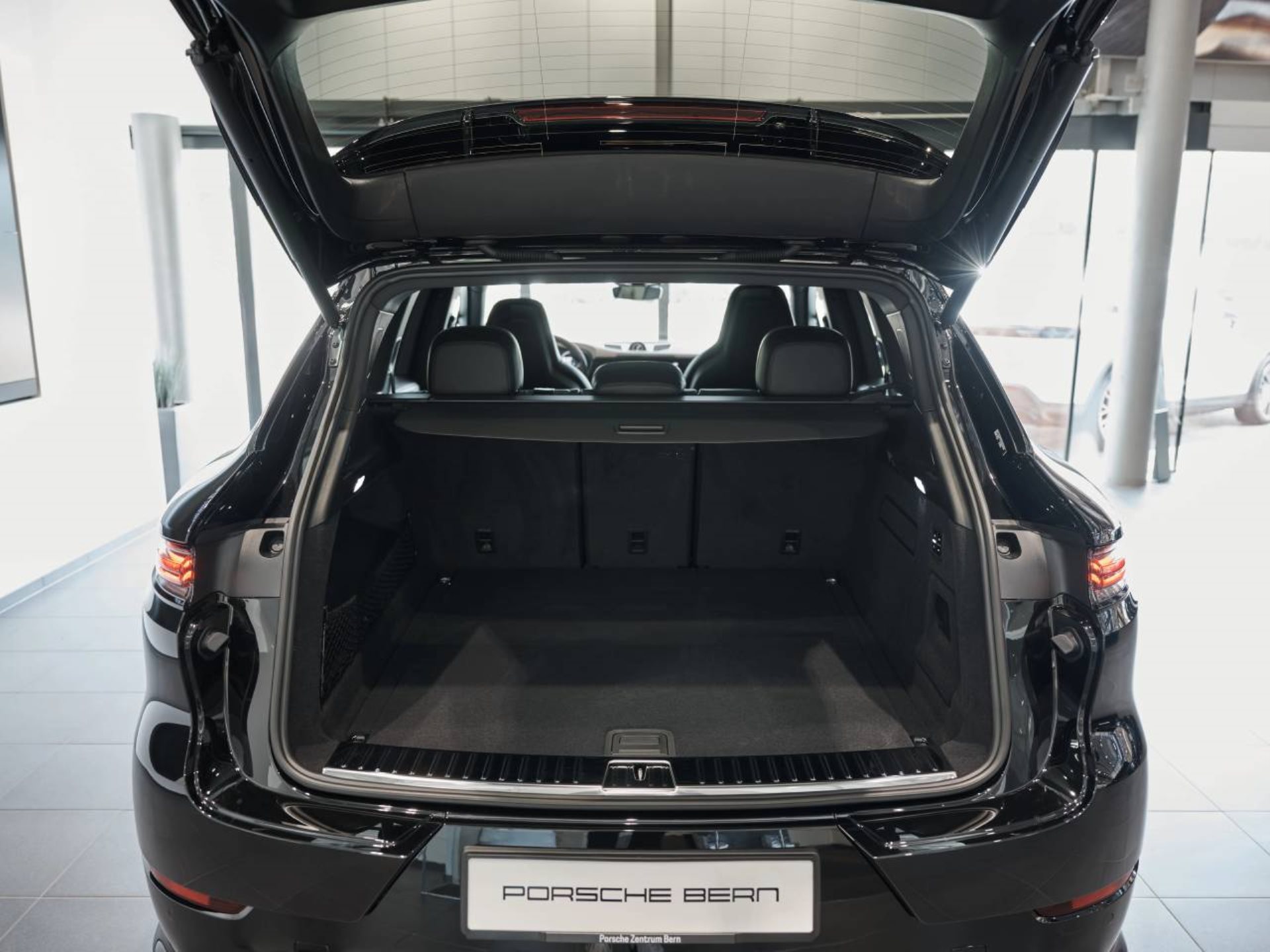 PORSCHE Cayenne Black Edition-image-6