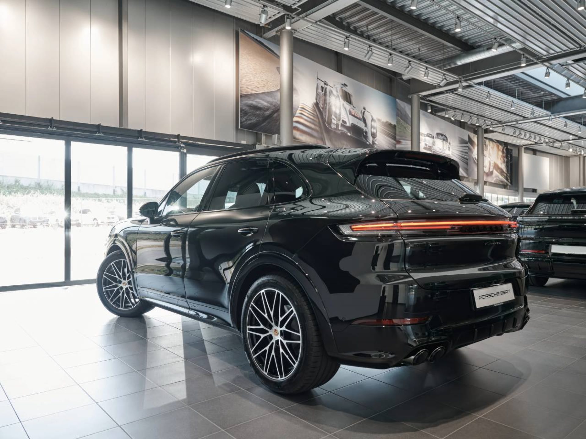 PORSCHE Cayenne Black Edition-image-7