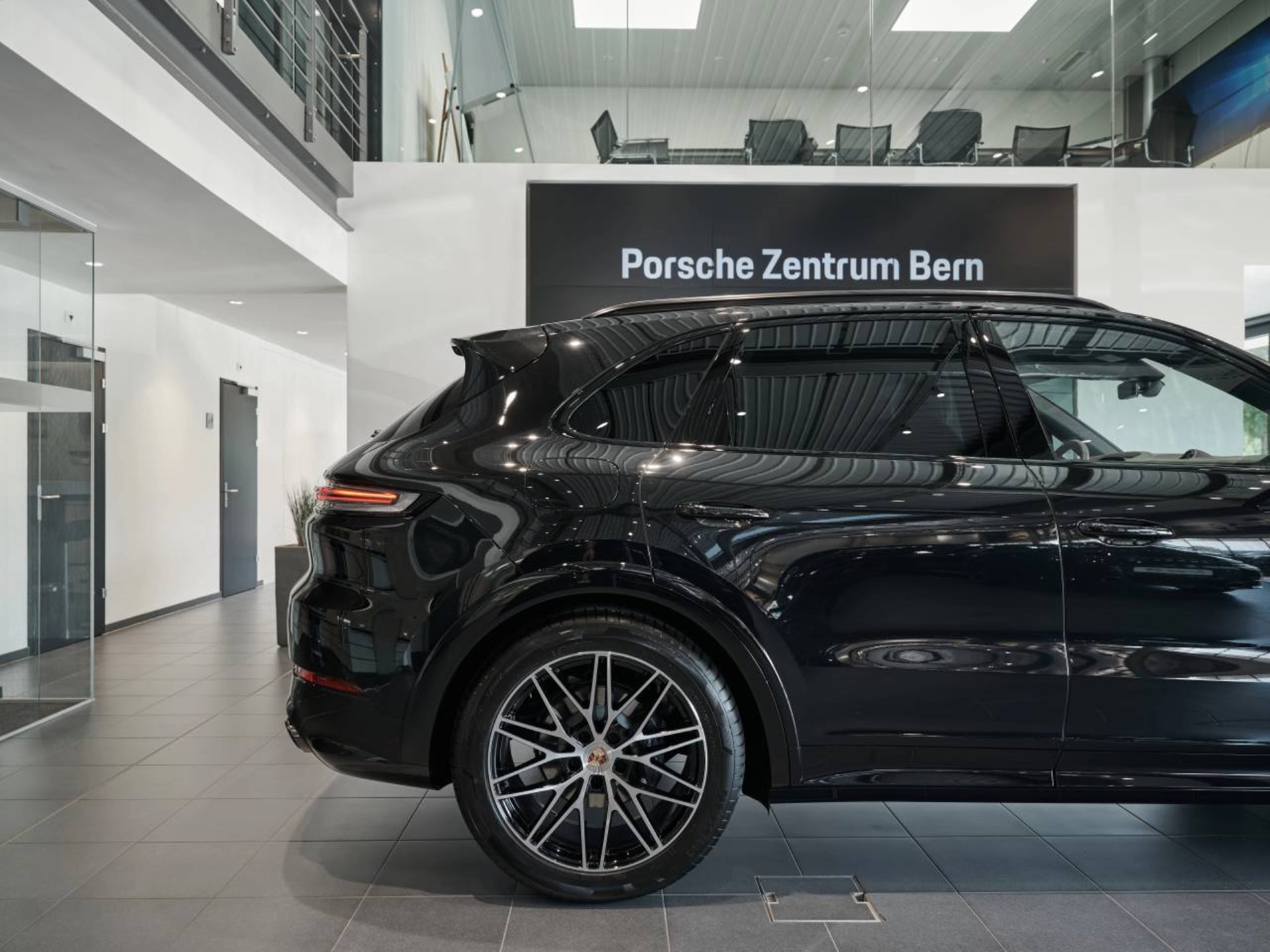 PORSCHE Cayenne Black Edition-image-10
