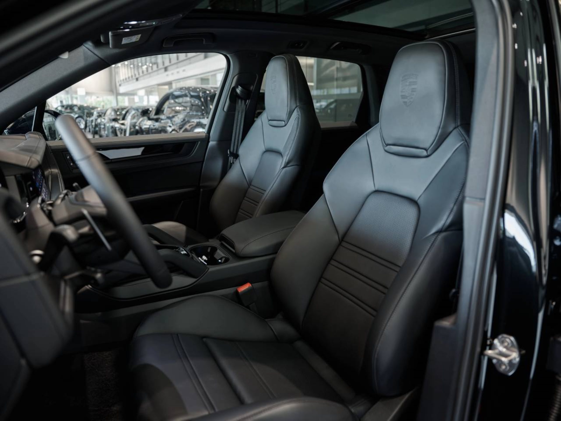 PORSCHE Cayenne Black Edition-image-4