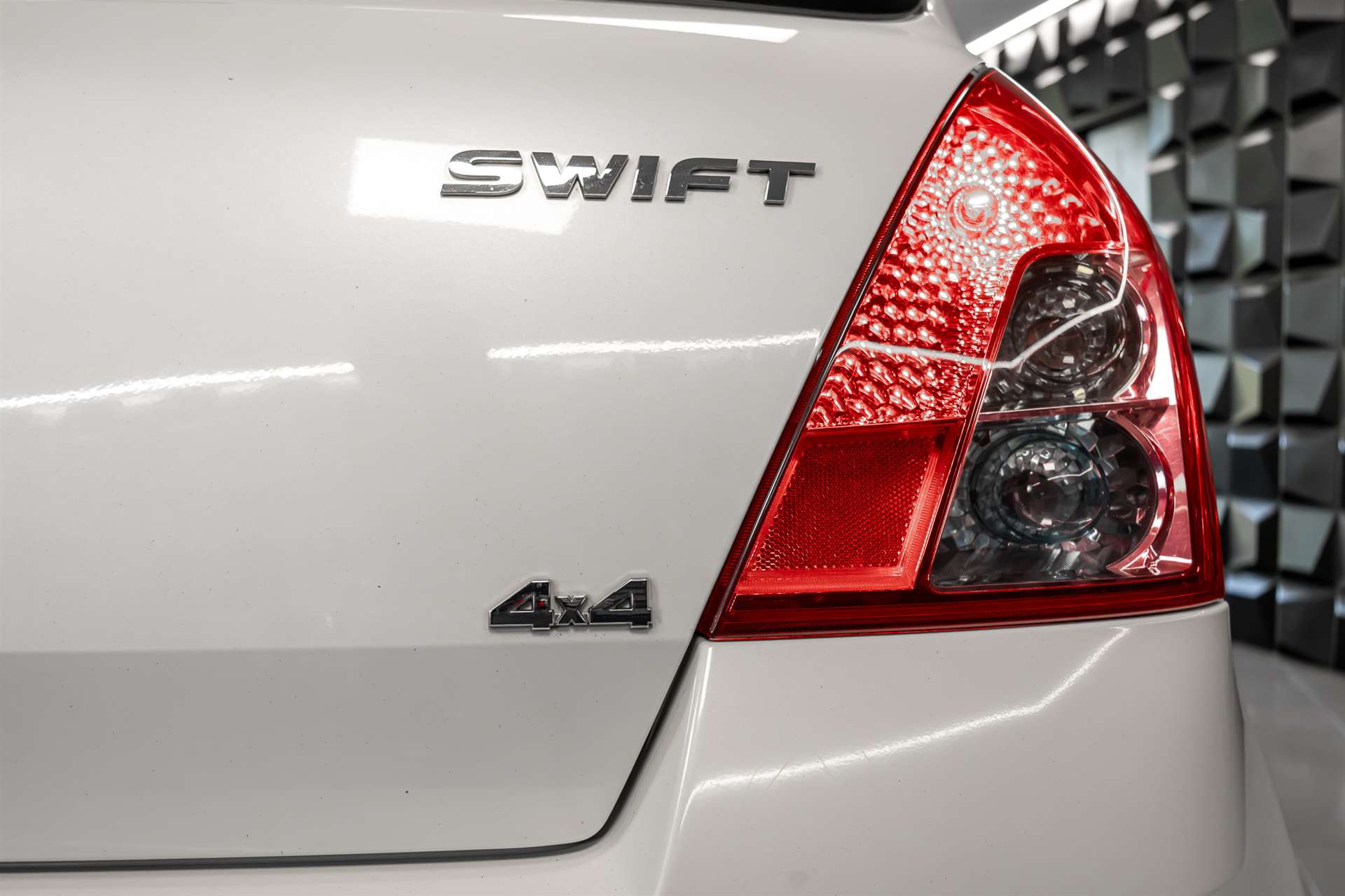 SUZUKI Swift 1.3i 16V GL Top Piz Sulai LE 4x4-image-25
