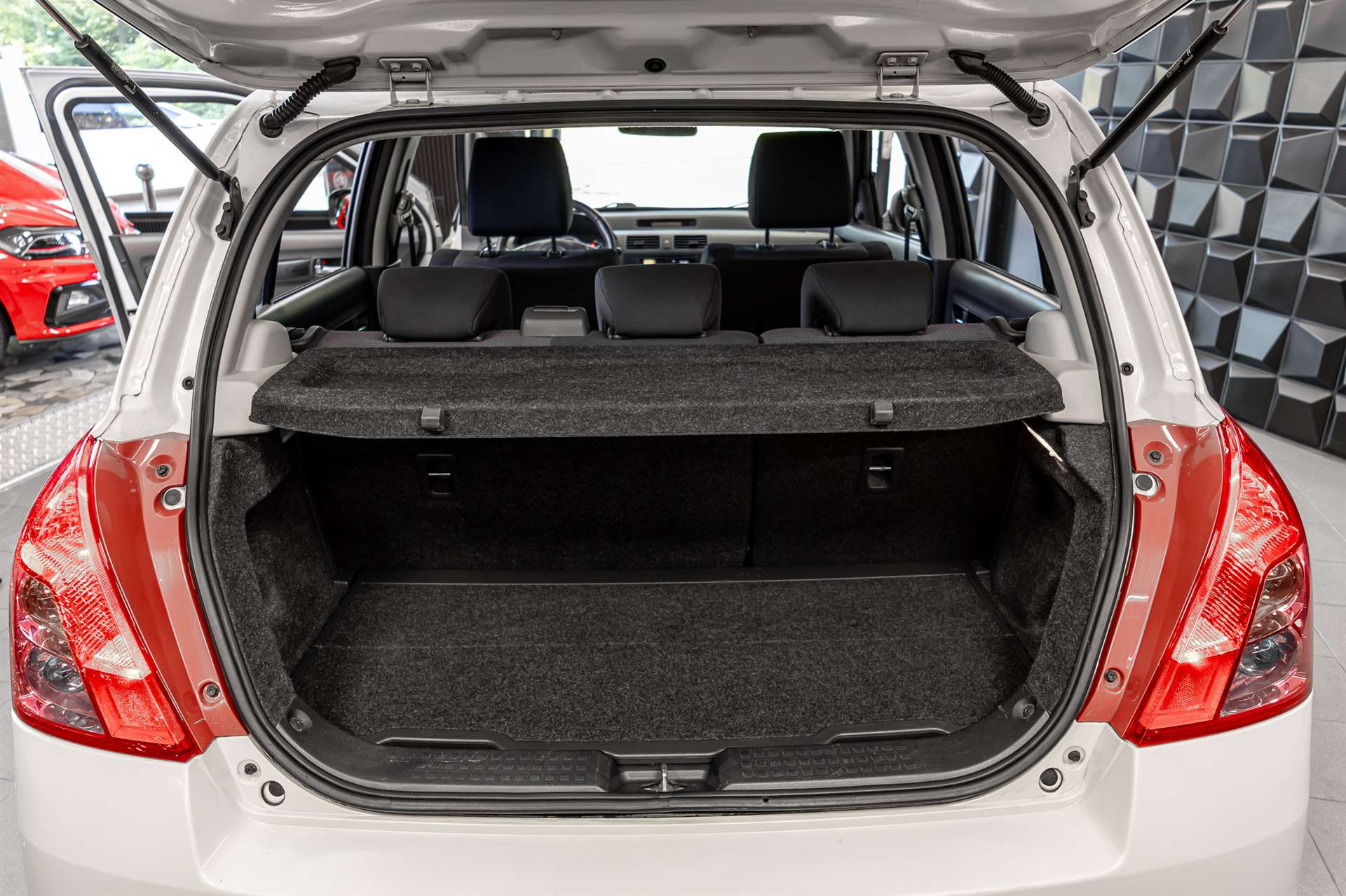 SUZUKI Swift 1.3i 16V GL Top Piz Sulai LE 4x4-image-19