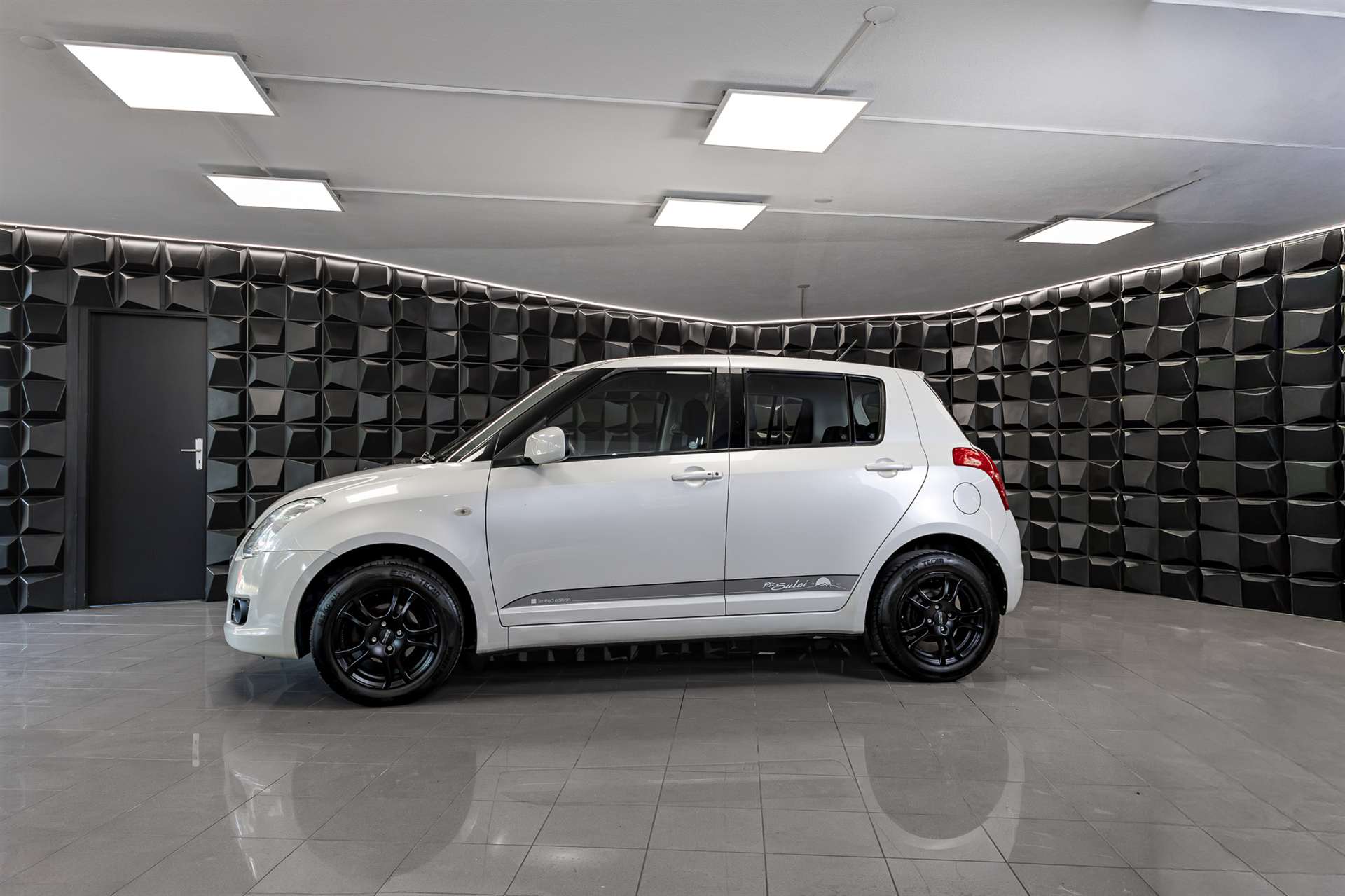 SUZUKI Swift 1.3i 16V GL Top Piz Sulai LE 4x4-showroom-element-1