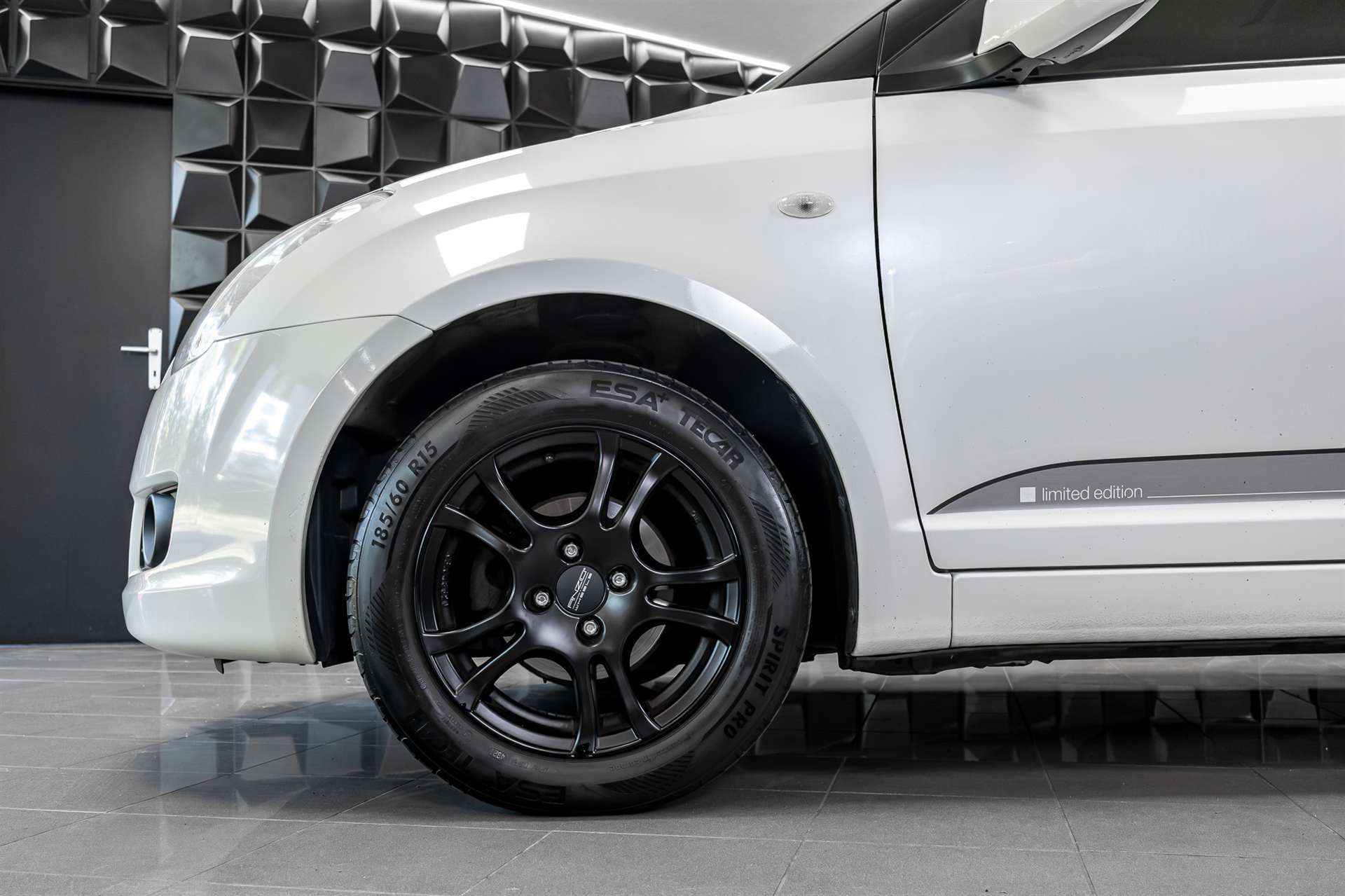 SUZUKI Swift 1.3i 16V GL Top Piz Sulai LE 4x4-image-22