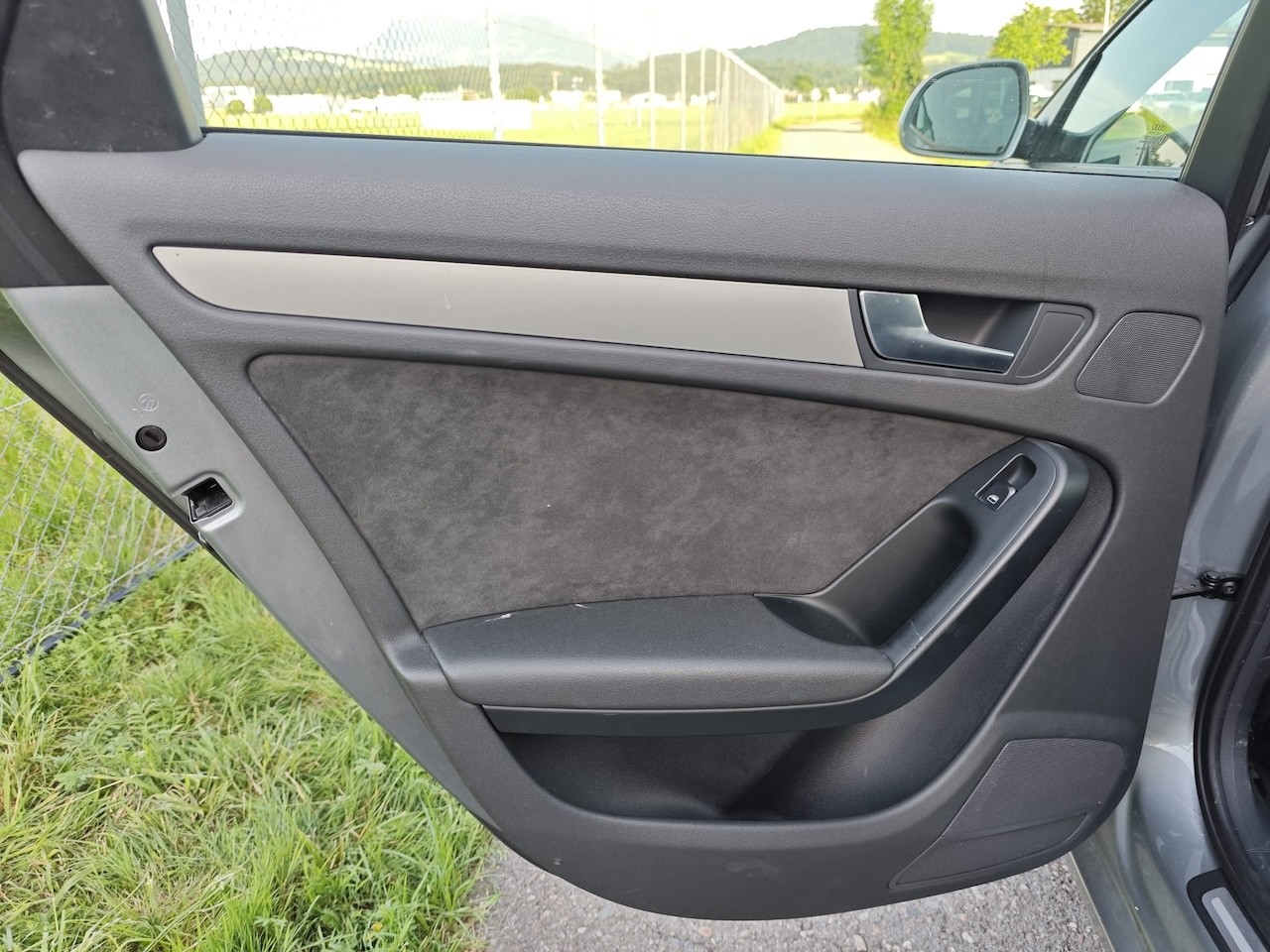 AUDI A4 Avant 3.0 TDI quattro tiptronic-image-25