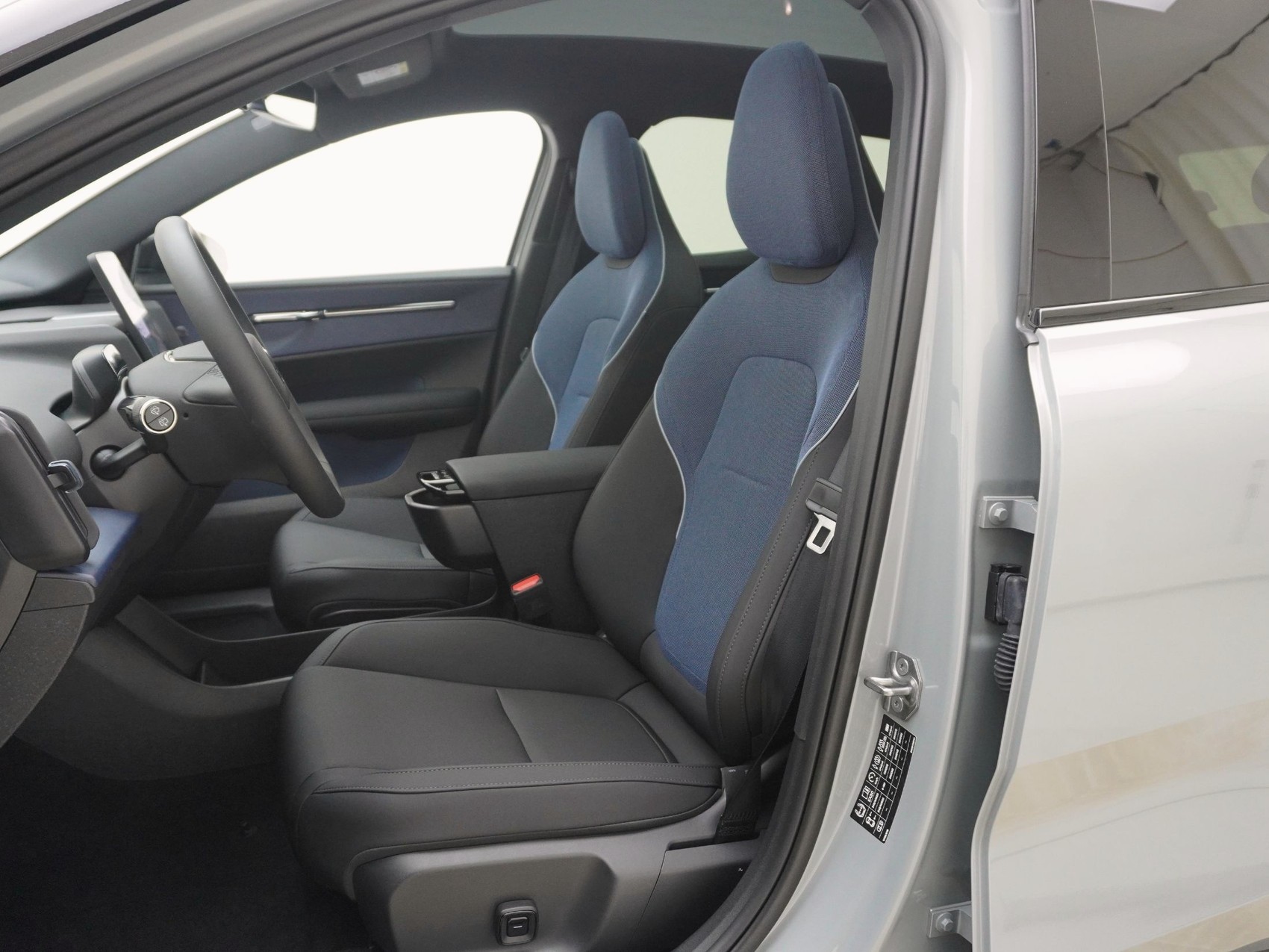 VOLVO EX 30 P8 Ultra AWD-image-12
