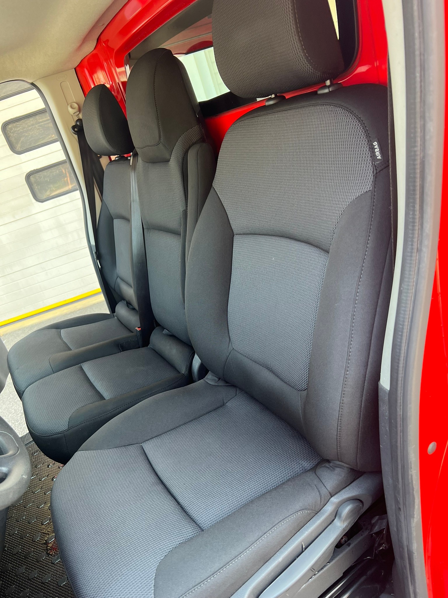 RENAULT Trafic 2.0 dCi 120 3.0t Business L1H1-image-6