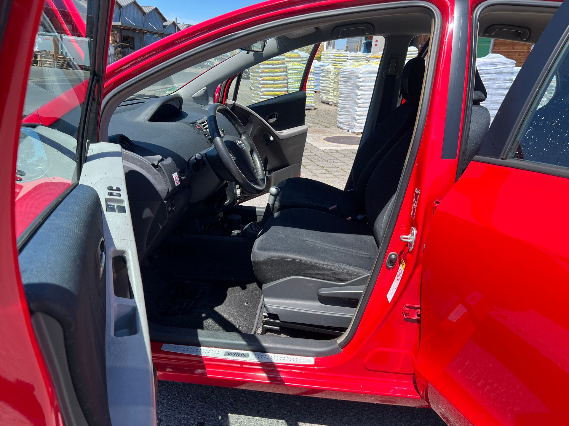 TOYOTA Yaris 1.3 Linea Sol-image-8