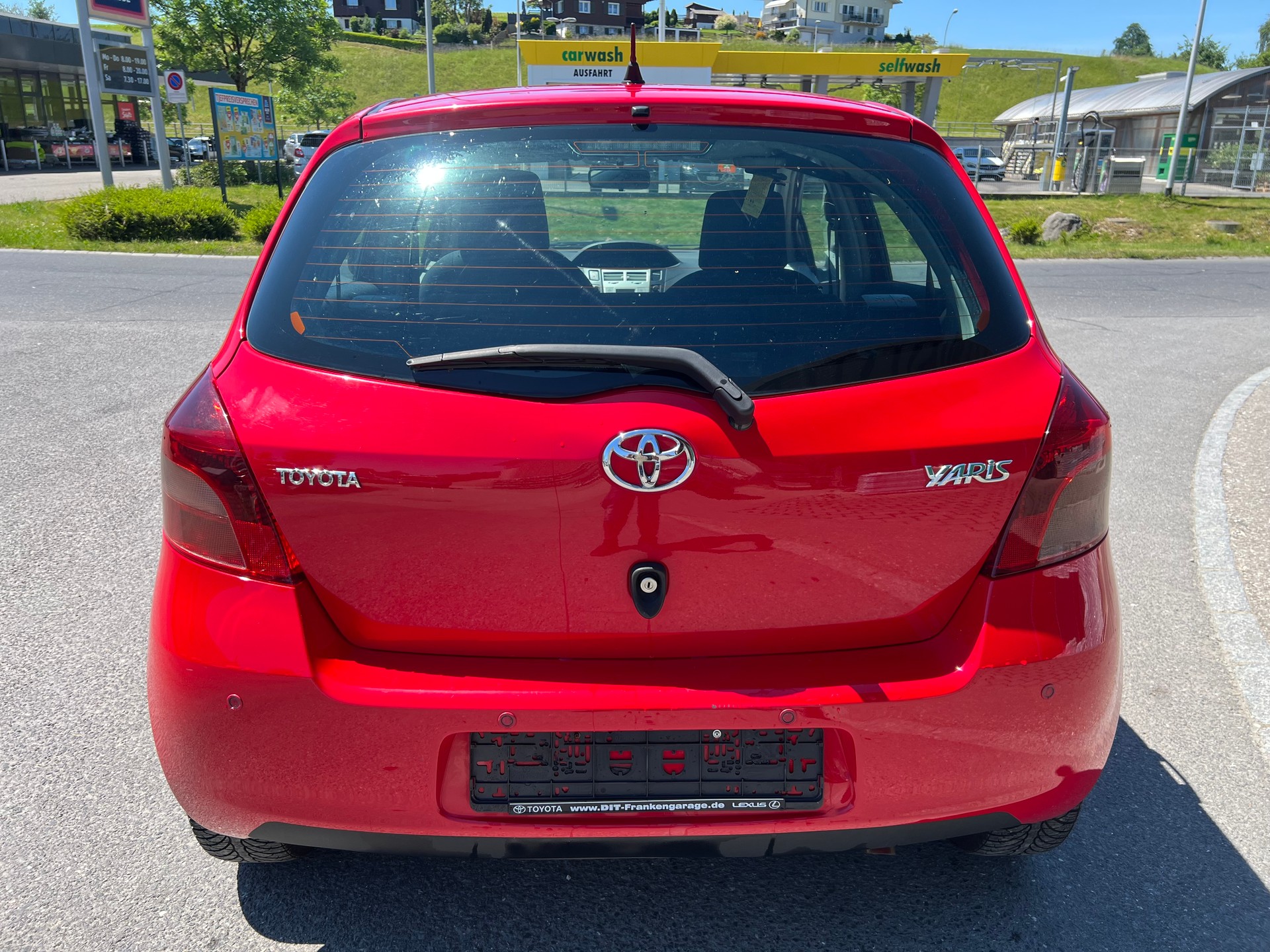 TOYOTA Yaris 1.3 Linea Sol-image-5